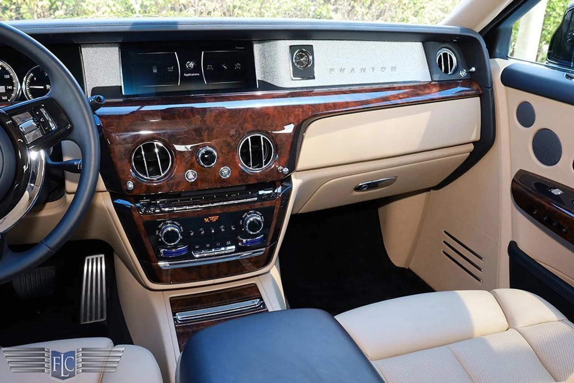 mph032_960730383_used_2020_rolls_royce_phantom_extendedwheelbasesedan_6305_22909109_33_1024_0731cb7398