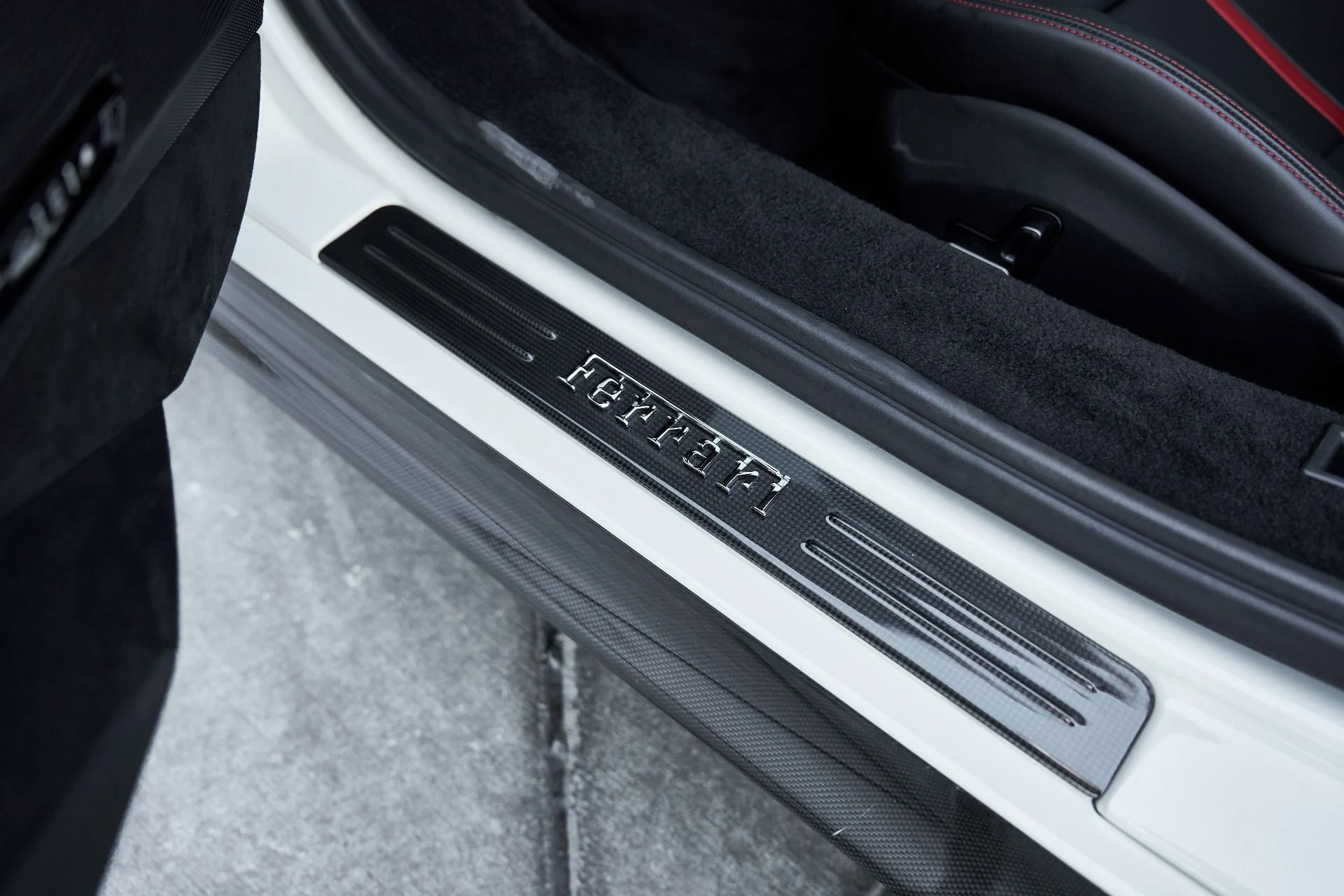 mph032_961932411_Used_2023_Ferrari_SF_90_Stradale_Base_1762650968_9504dd9692