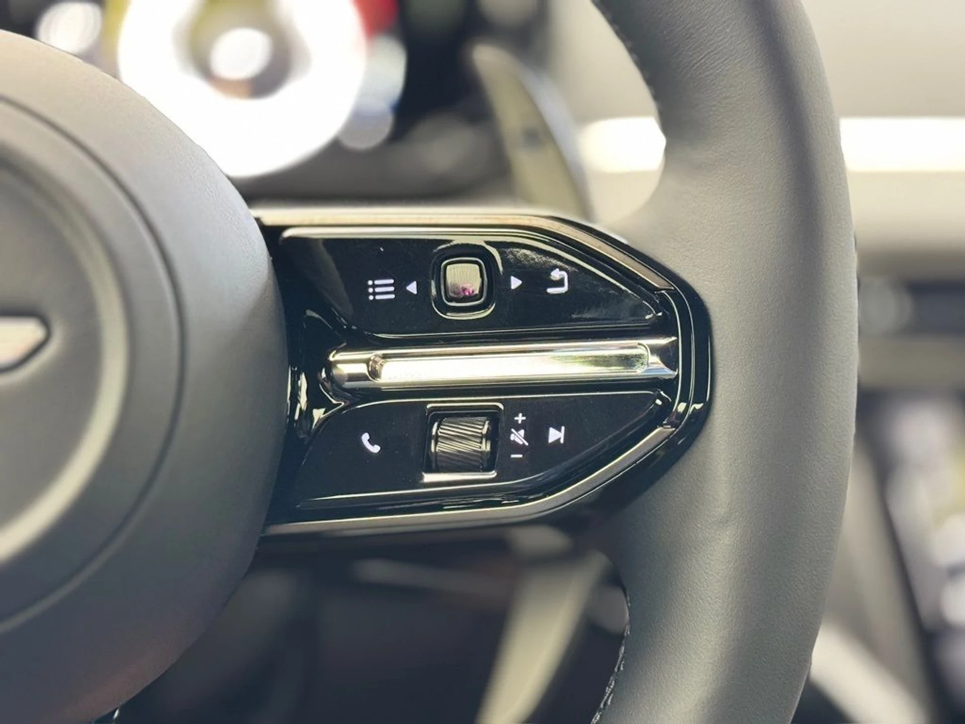 mph032_968439483_48kstz7fzgw2oxbm1e19km4gsbus_a9084f1f20