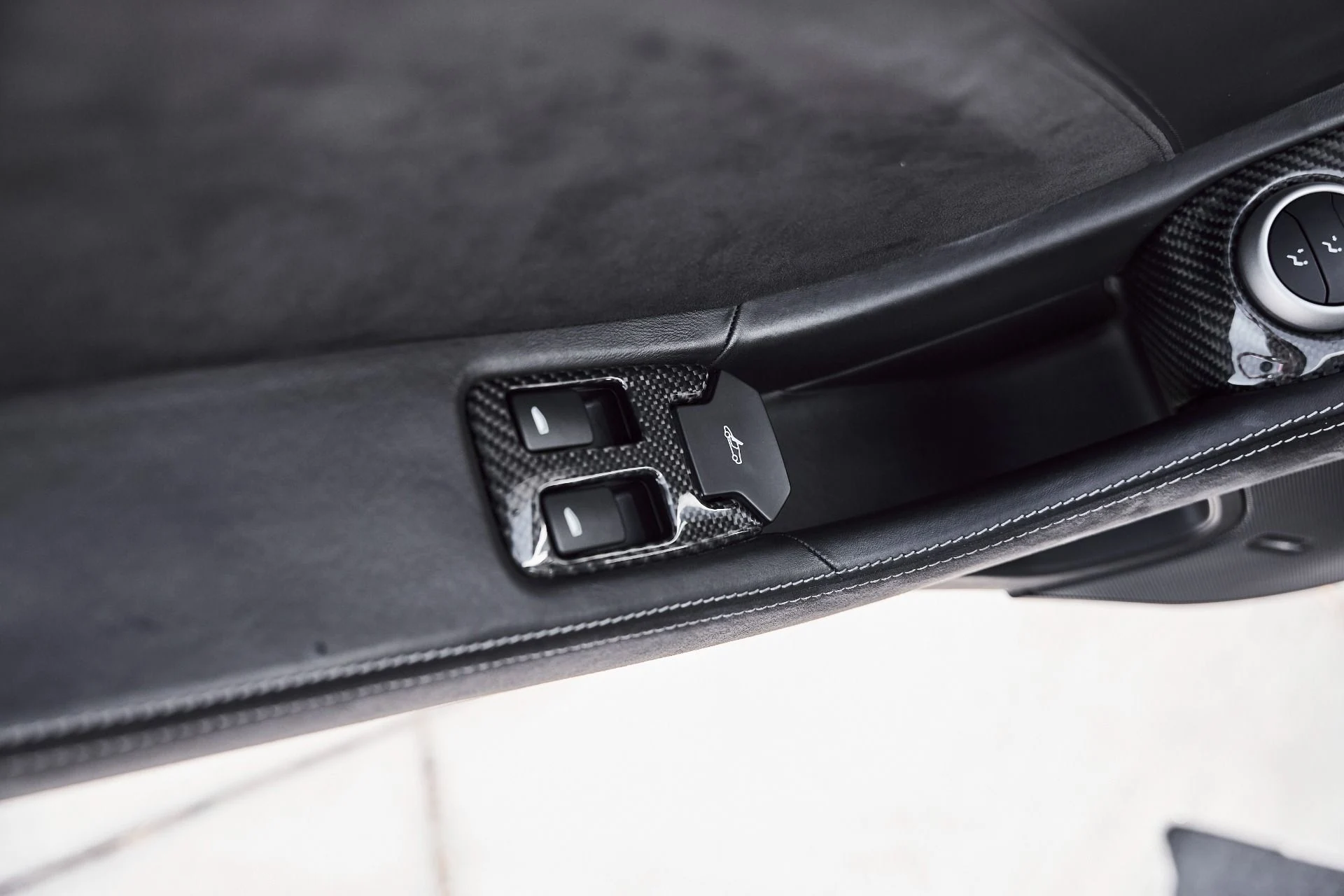 mph032_97728893_Used_2012_Mc_Laren_MP_4_12_C_Base_1777009079_560bd11663