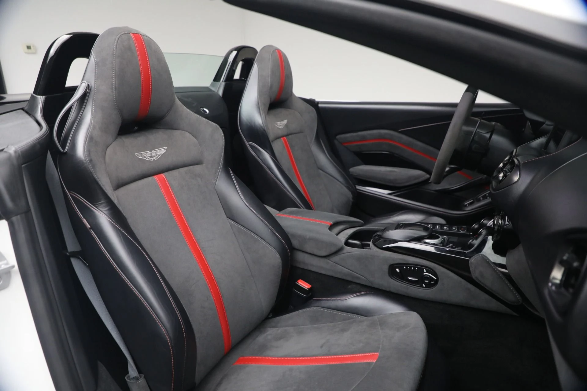 mph032_980564716_Used_2023_Aston_Martin_Vantage_F1_Edition_1784727117_114d5cacfb