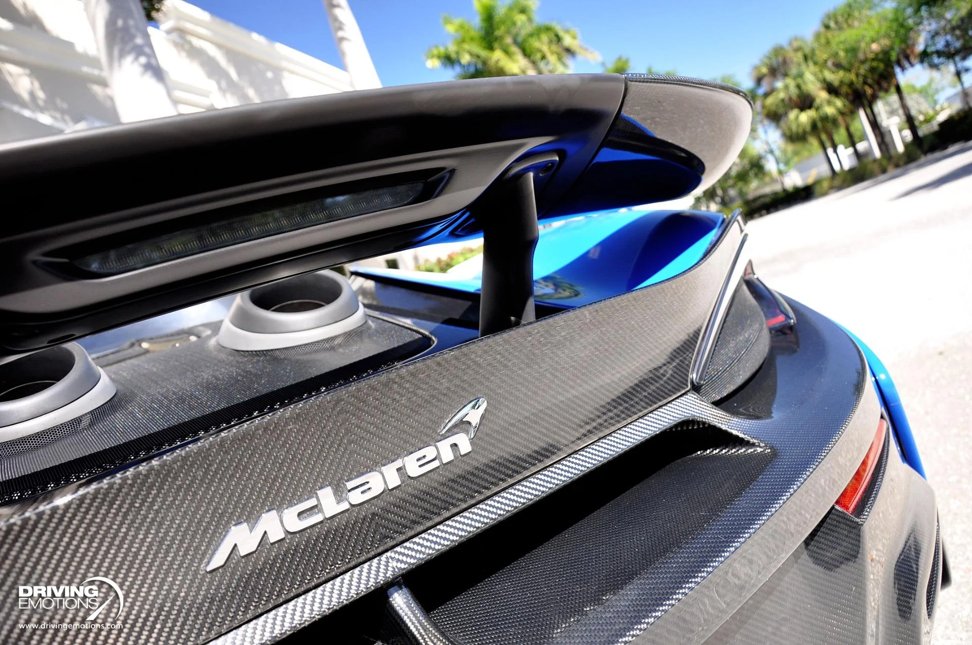 mph032_99127652_836_p33_l_b552687191