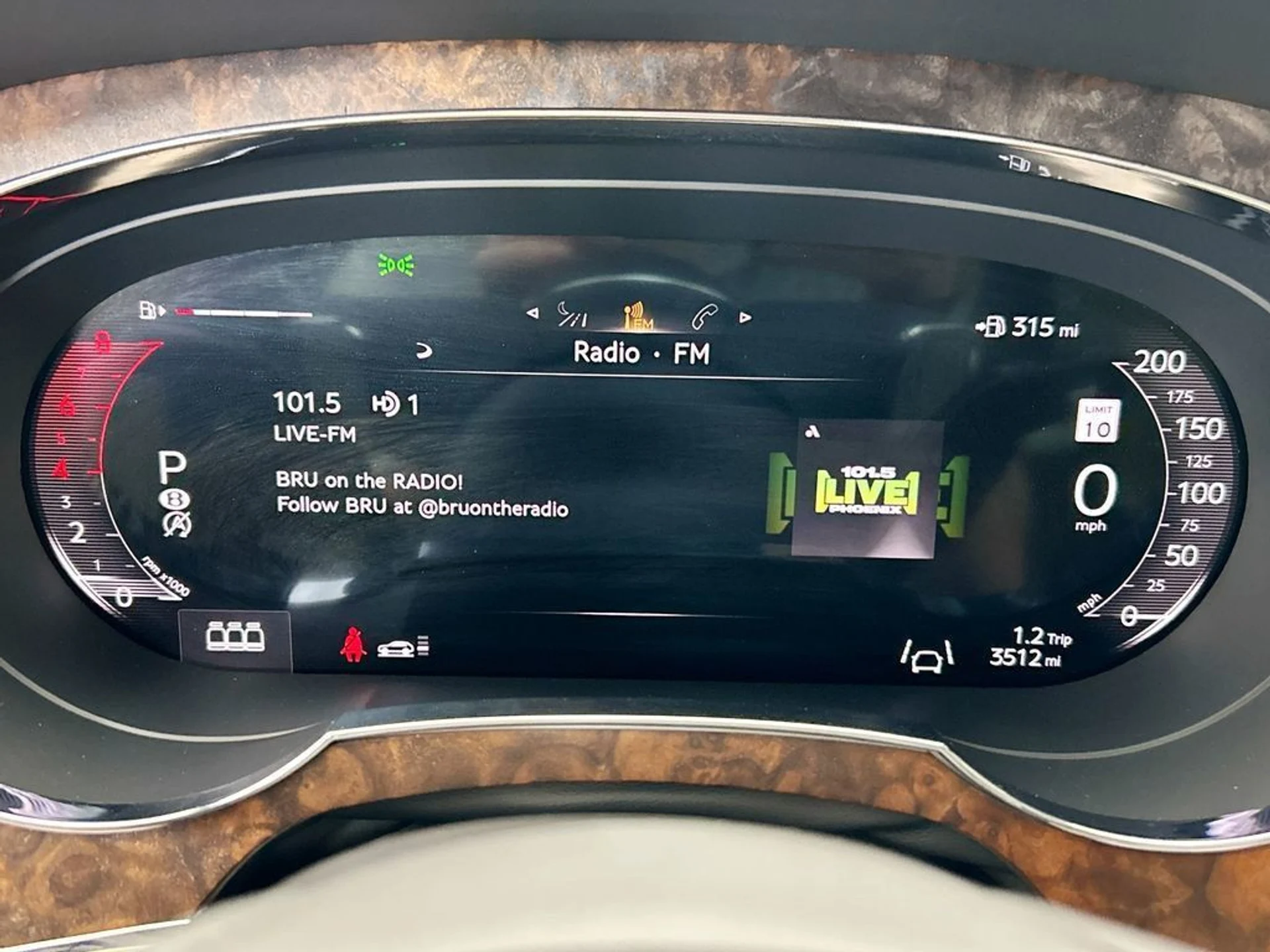 mph032_992971262_used_2025_bentley_bentayga_ewb_v8awd_8119_22989350_33_1024_c9144bc4b4