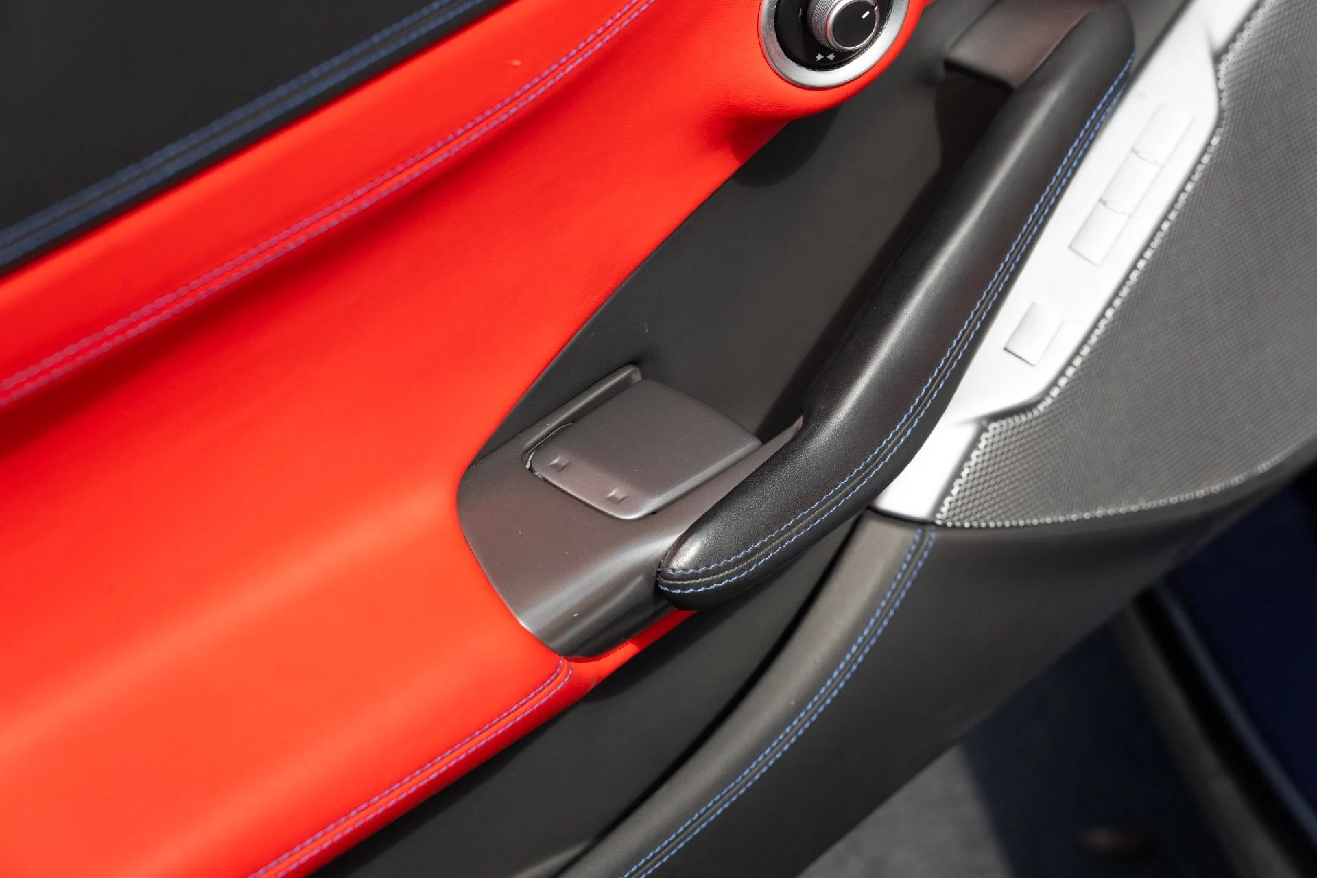 mph033_1006749773_Used_2019_Ferrari_Portofino_1771440921_504fe209bb