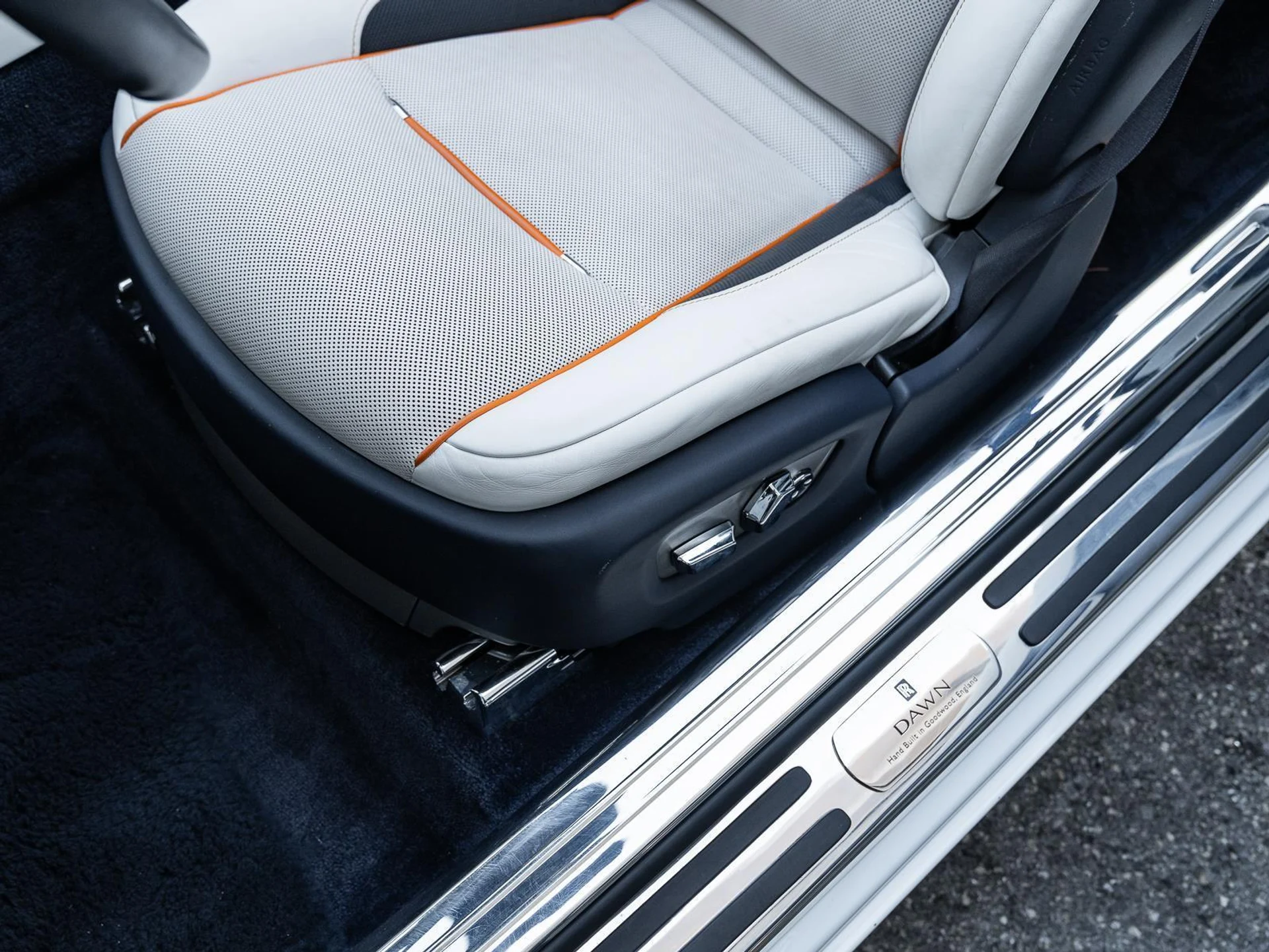 mph033_10088800_Used_2016_Rolls_Royce_Dawn_2dr_Convertible_1782414114_27386812f6