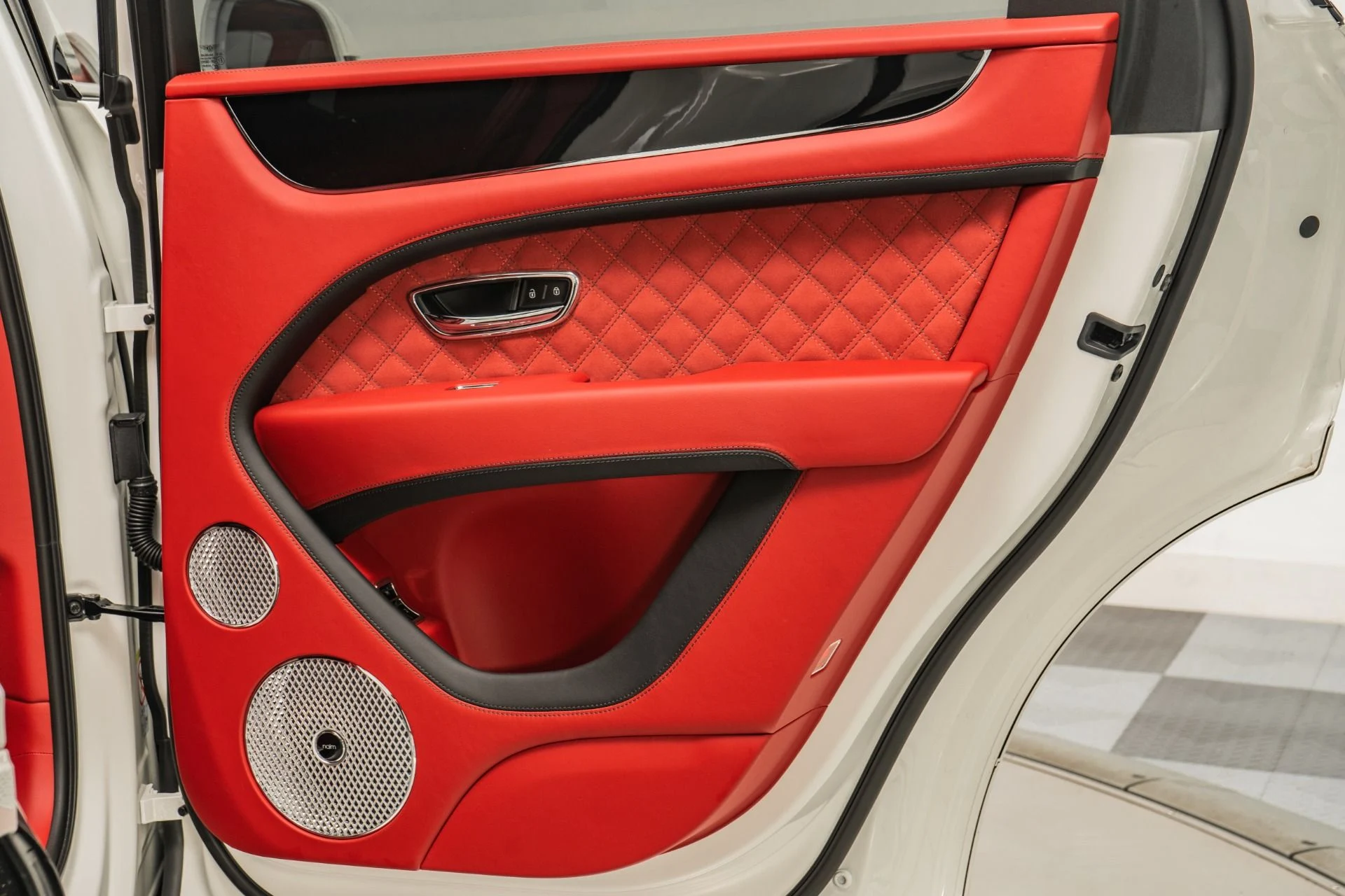 mph033_1016515426_Used_2021_Bentley_Bentayga_Speed_Blackline_Specification_Four_Seat_Comfort_Specification_1755702398_aed2f7d731