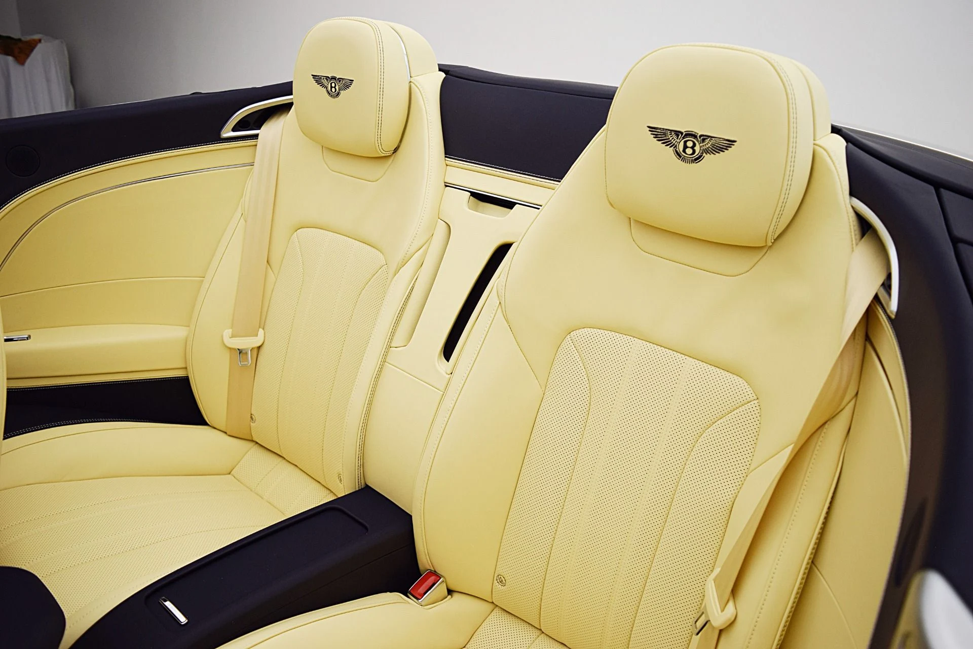 mph033_1023069907_Used_2024_Bentley_Continental_GTC_V8_LEASE_OPTIONS_AVAILABLE_18ad35a647