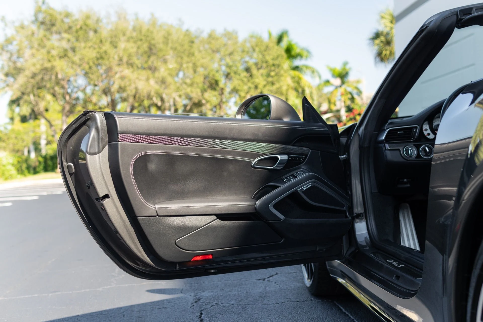 mph033_1027254942_Used_2019_Porsche_911_Turbo_S_1766778415_1a962bdb81