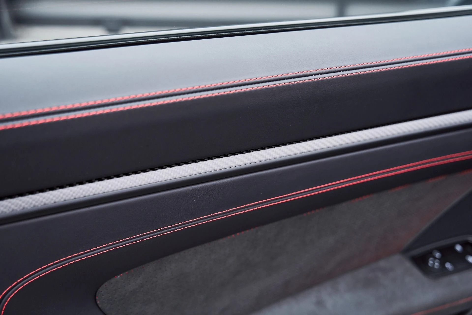 mph033_1029585861_Used_2024_Porsche_911_GT_3_RS_1767150509_60b9ff9641