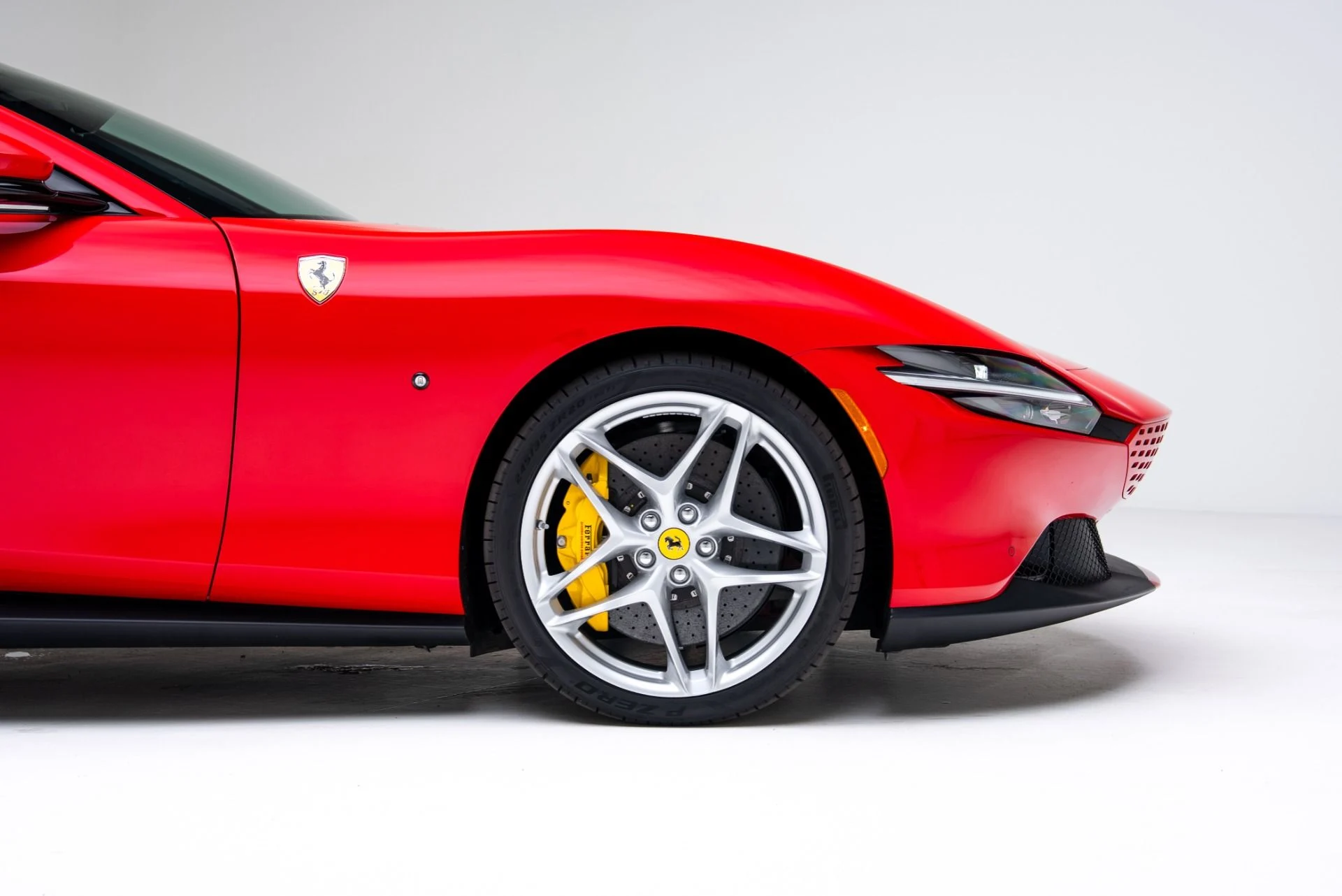 mph033_1029685283_Used_2025_Ferrari_Roma_Spider_1769719564_9a90a82d81