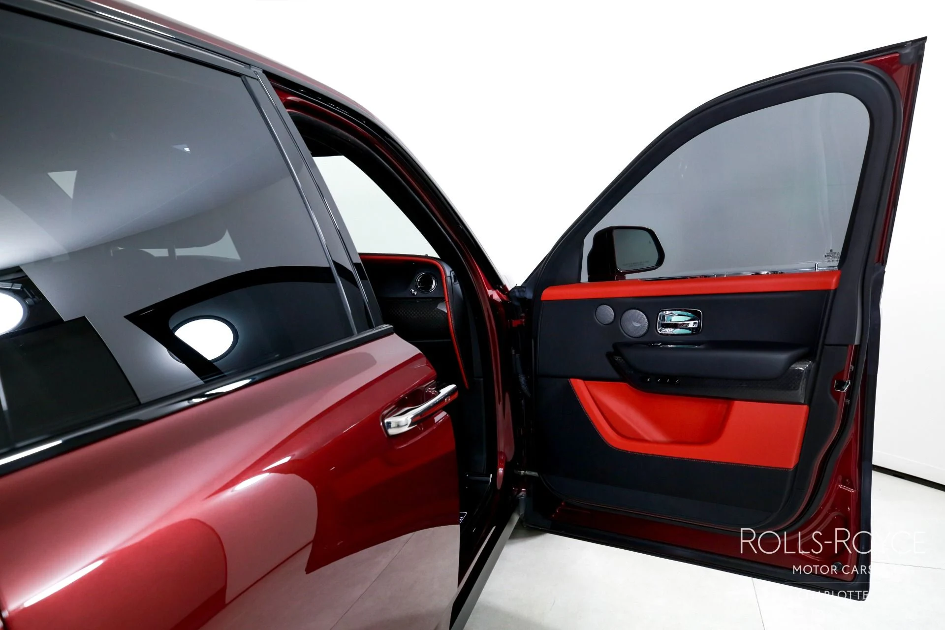 mph033_1036541179_Used_2022_Rolls_Royce_Black_Badge_Cullinan_1769449114_e0ec1c4f7a