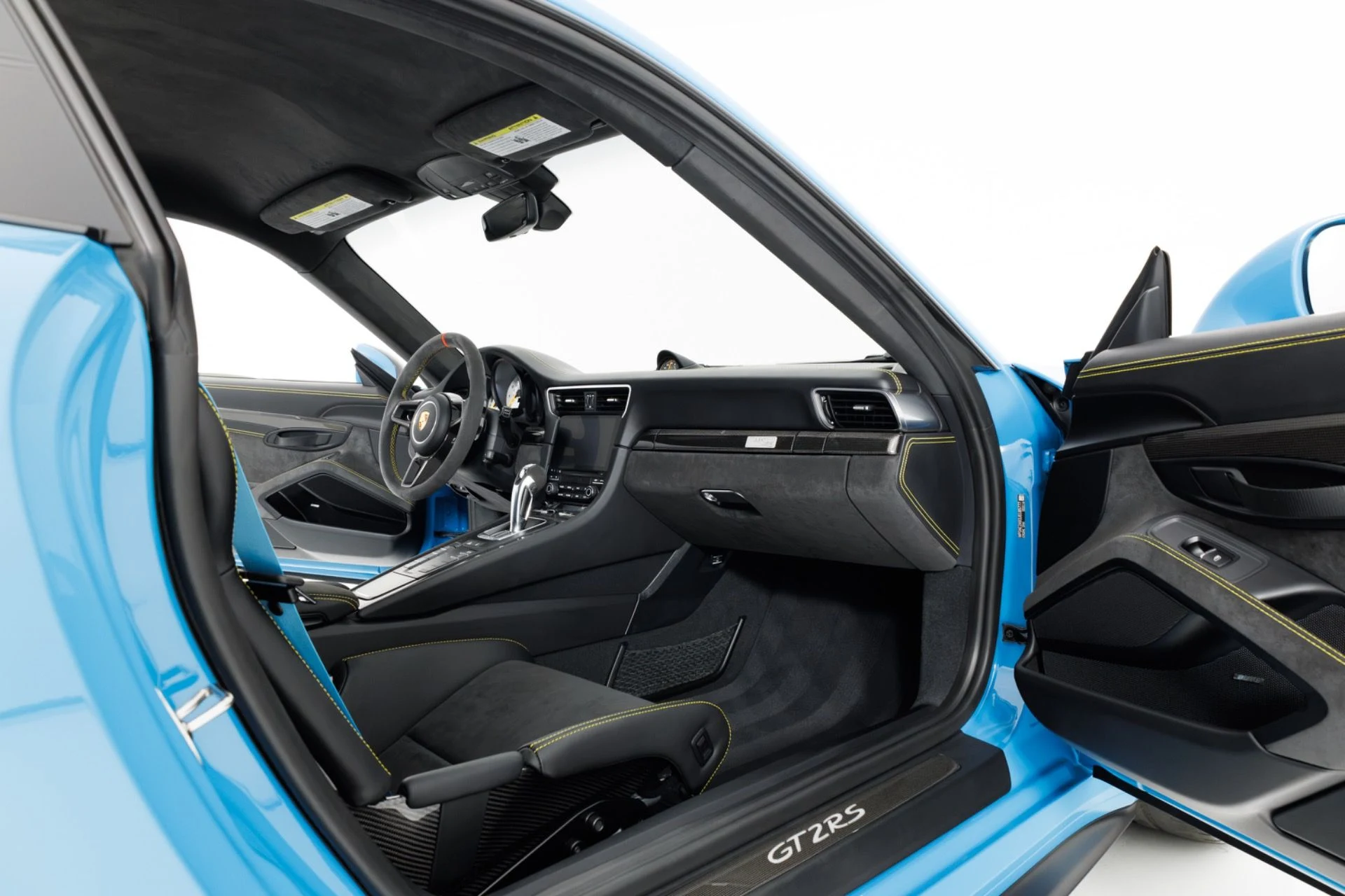 mph033_10425519_Used_2018_Porsche_911_GT_2_RS_1783631648_4240dd39eb