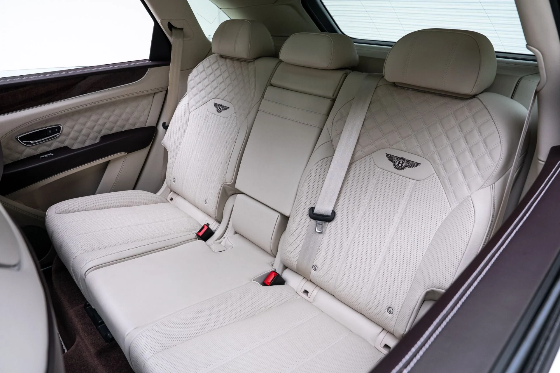 mph033_1044201288_Used_2021_Bentley_Bentayga_V8_1774990430_e76ef19163