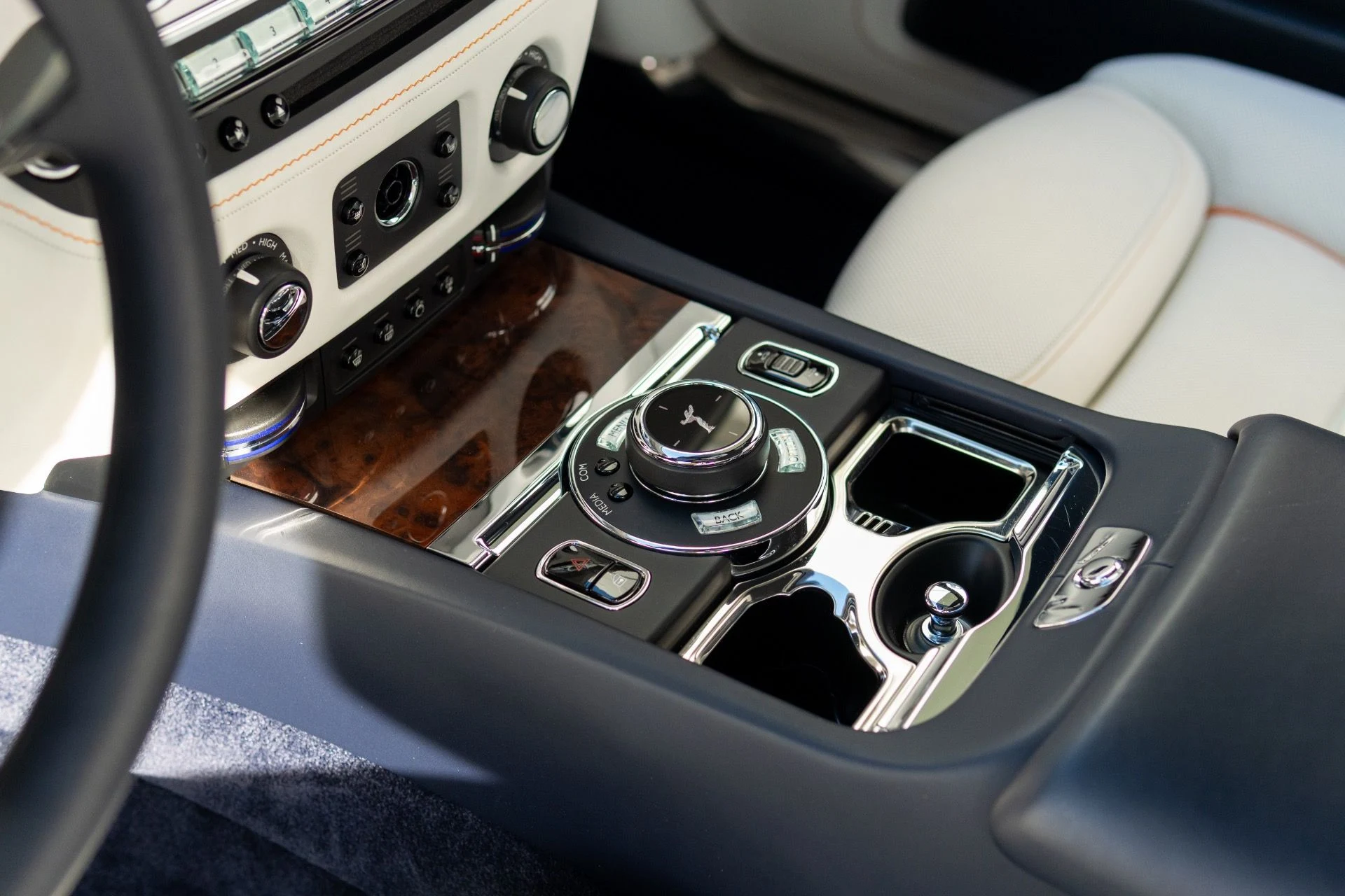 mph033_1047829300_Used_2018_Rolls_Royce_Ghost_1765824060_d0d8982167