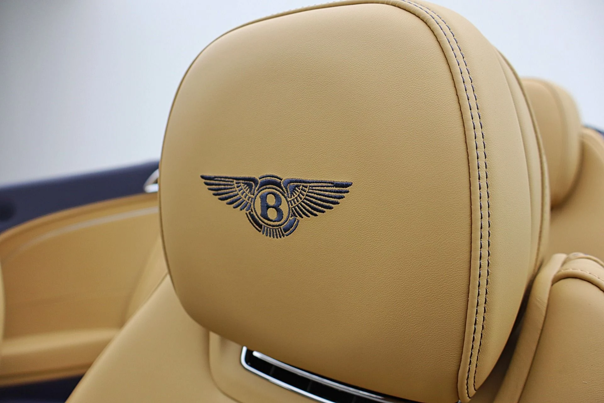 mph033_1050419121_New_2026_Bentley_Continental_GTC_930a054062
