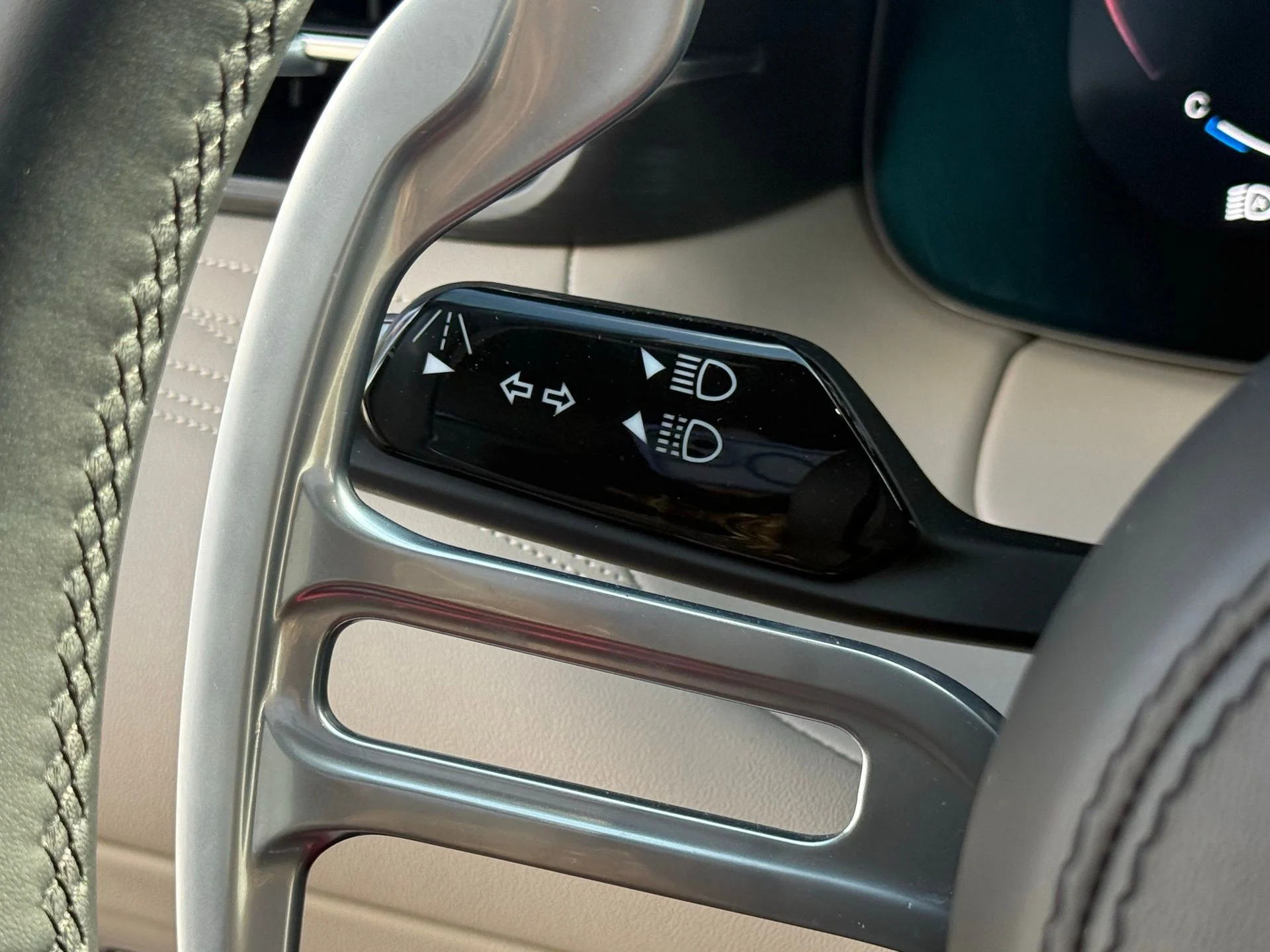 mph033_1054244991_27f00b0a24874ebbbde45eadb99e3405_e9eddc859d