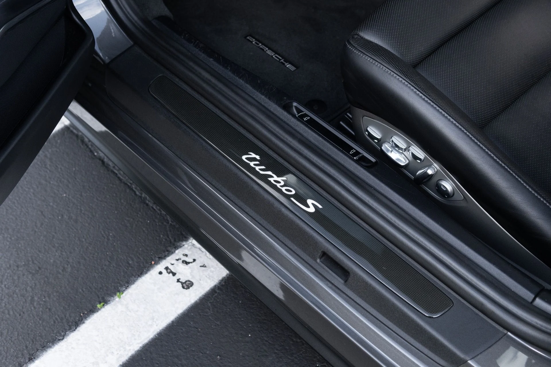 mph033_1056621178_Used_2014_Porsche_911_Turbo_S_1777344663_3e1edd9793