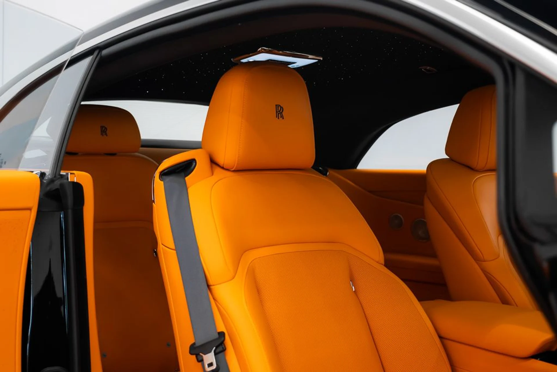 mph033_1064476364_rolls_royce_spectre_2024_jpg_v_1761331953_8860b217bf