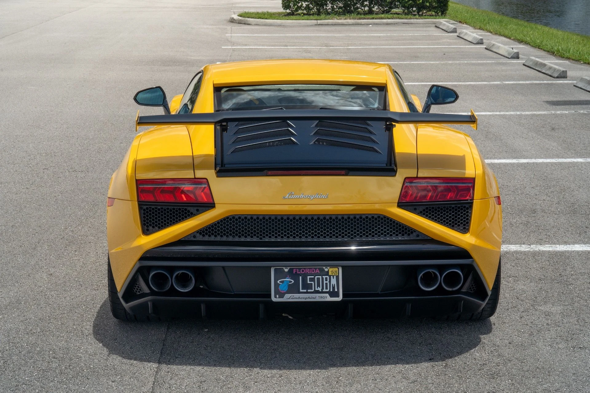 mph033_1072904716_Used_2014_Lamborghini_Gallardo_LP_570_4_Squadra_Corse_1755029627_e6be72fc37