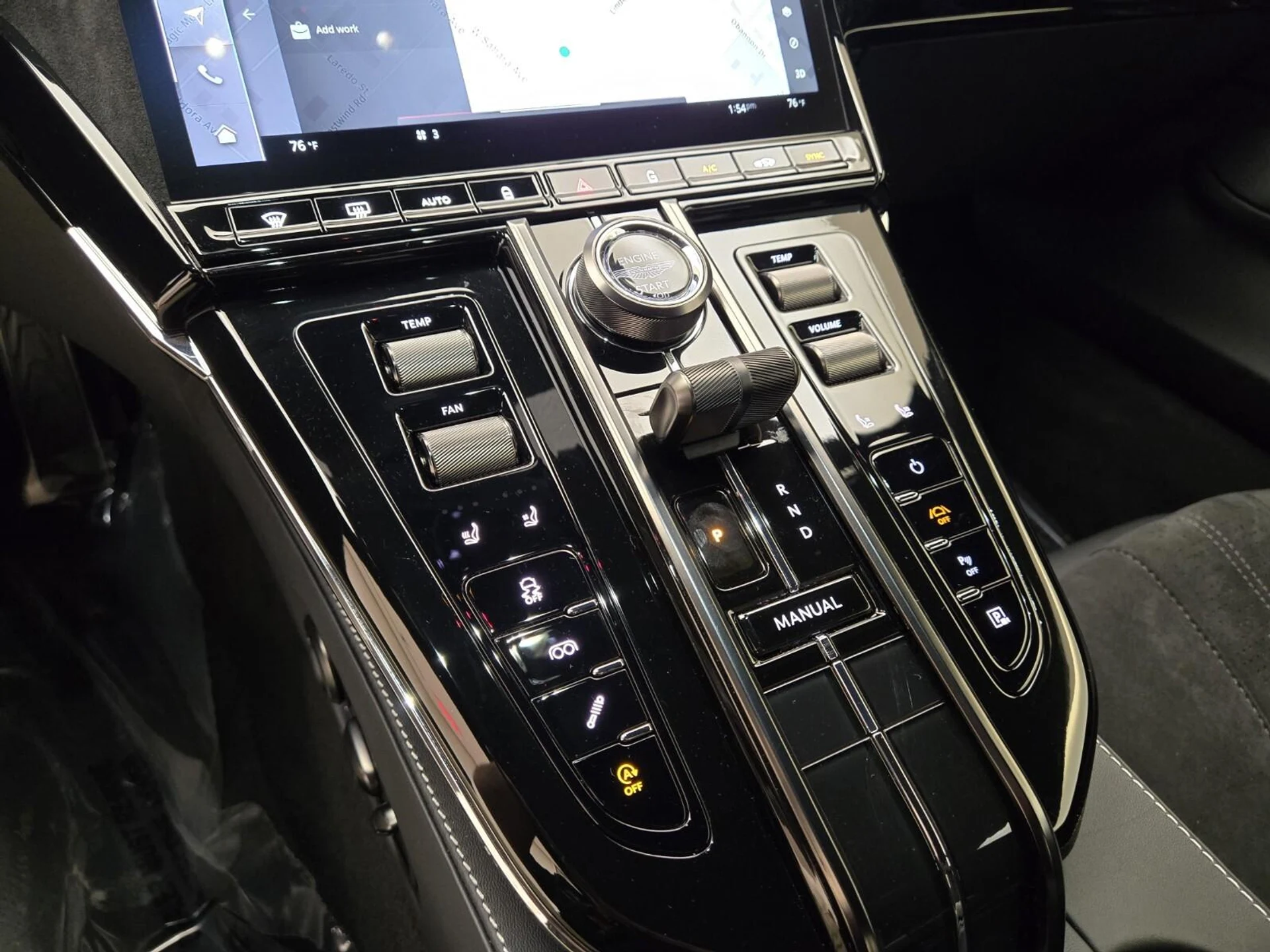 mph033_1077562777_New_2025_Aston_Martin_Vantage_1756012765_498bb50eaf