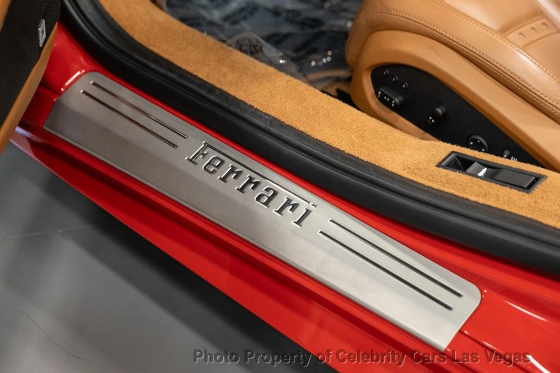 mph033_107806718_used_2014_ferrari_458_italia_spider328kmsrp64kinoptions8kmilesoneowner_9707_22761920_34_1024_dd6e149968