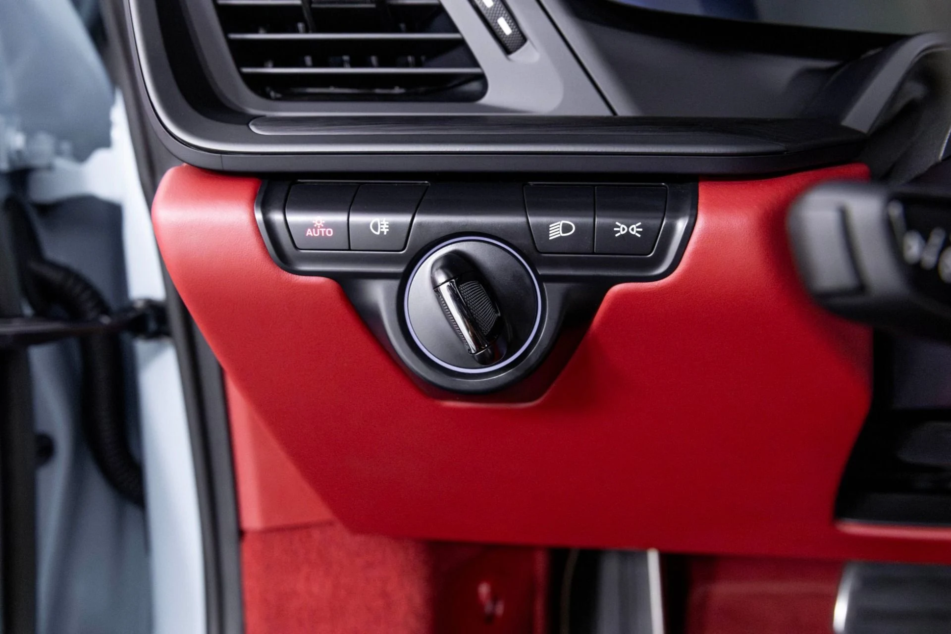 mph033_1093003754_Used_2023_Porsche_911_Targa_4_GTS_1762298440_5cb13f0451