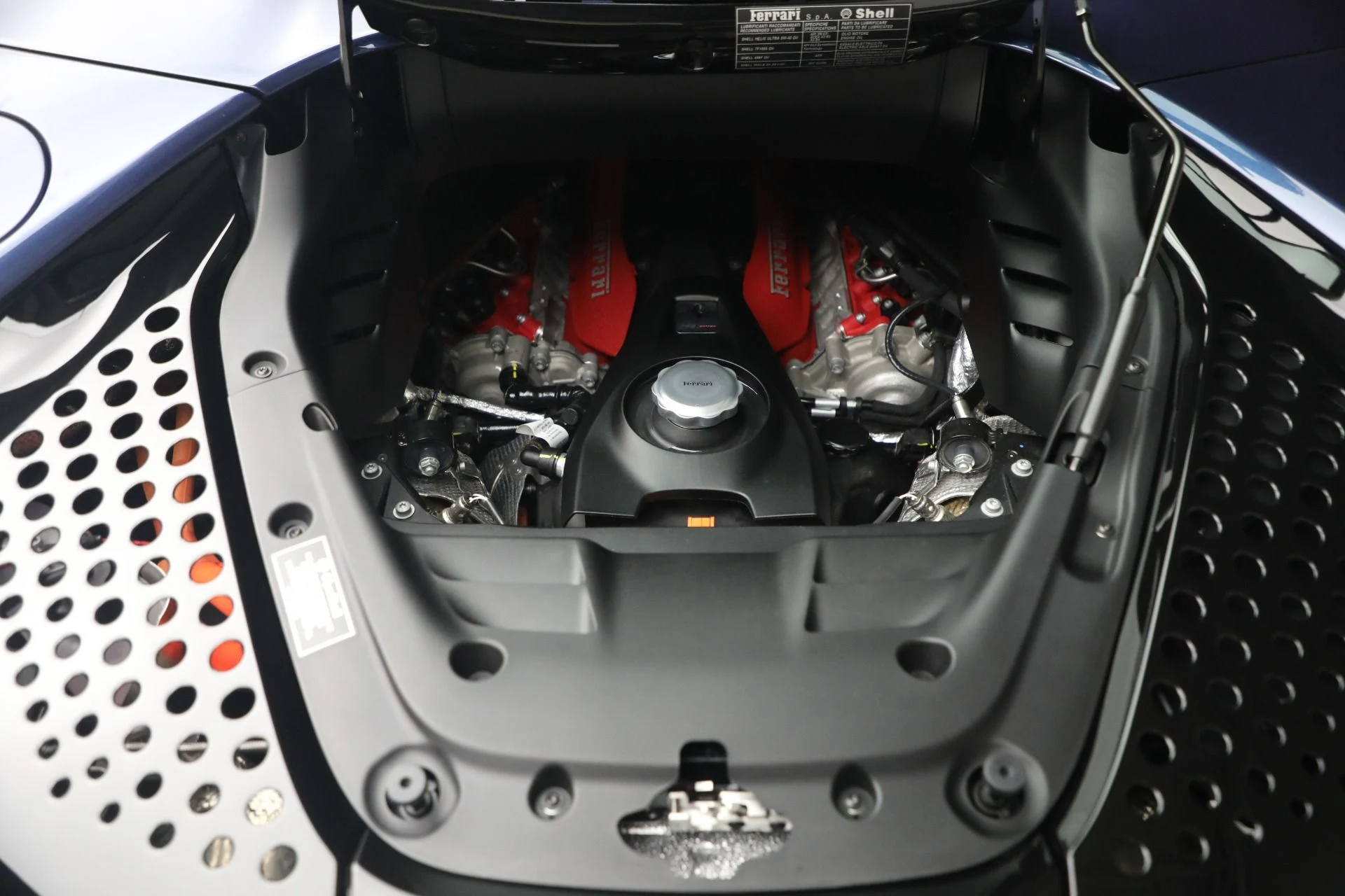 mph033_1099110308_Used_2024_Ferrari_SF_90_Spider_1768605776_eccec415d4