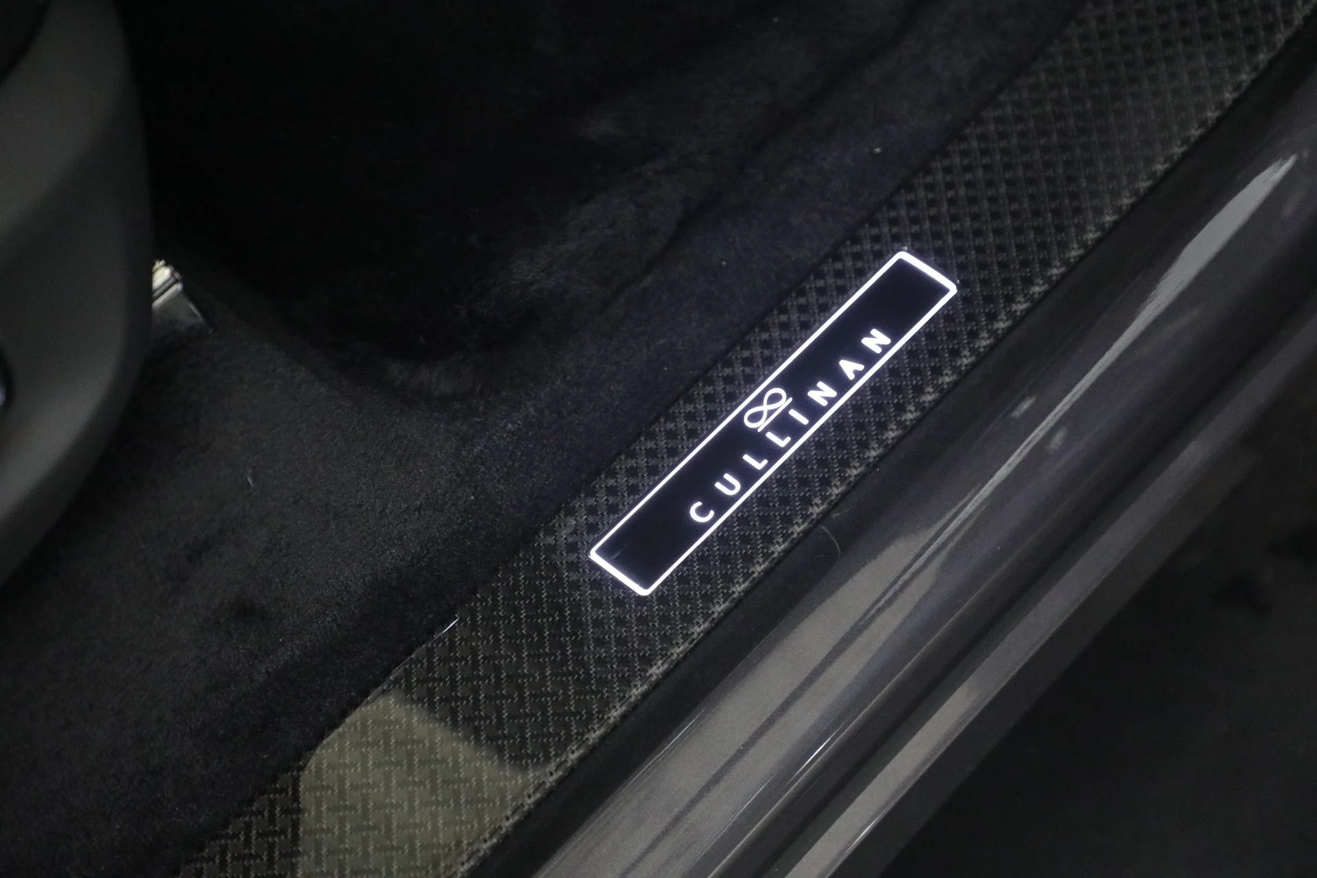 mph033_1105607793_New_2027_Rolls_Royce_Black_Badge_Cullinan_c685a52569
