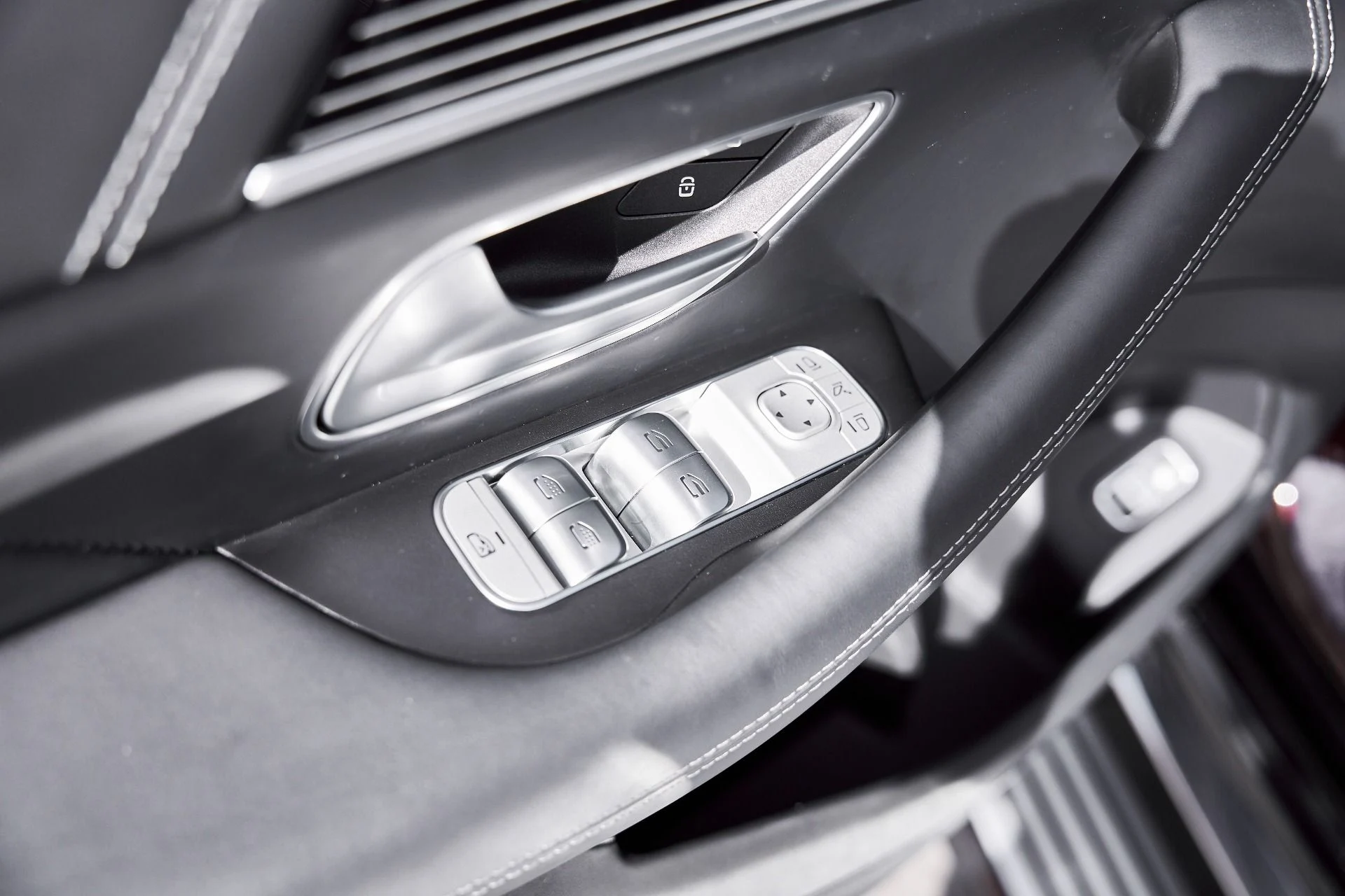 mph033_1110244691_Used_2024_Mercedes_Benz_GLS_Maybach_GLS_600_1773530610_25a5d862dd