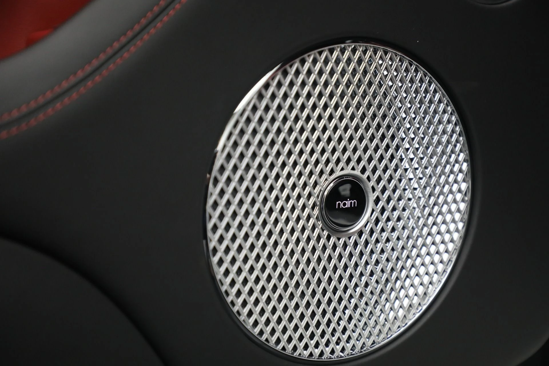 mph033_1120523757_New_2025_Bentley_Bentayga_V8_a0954494d5