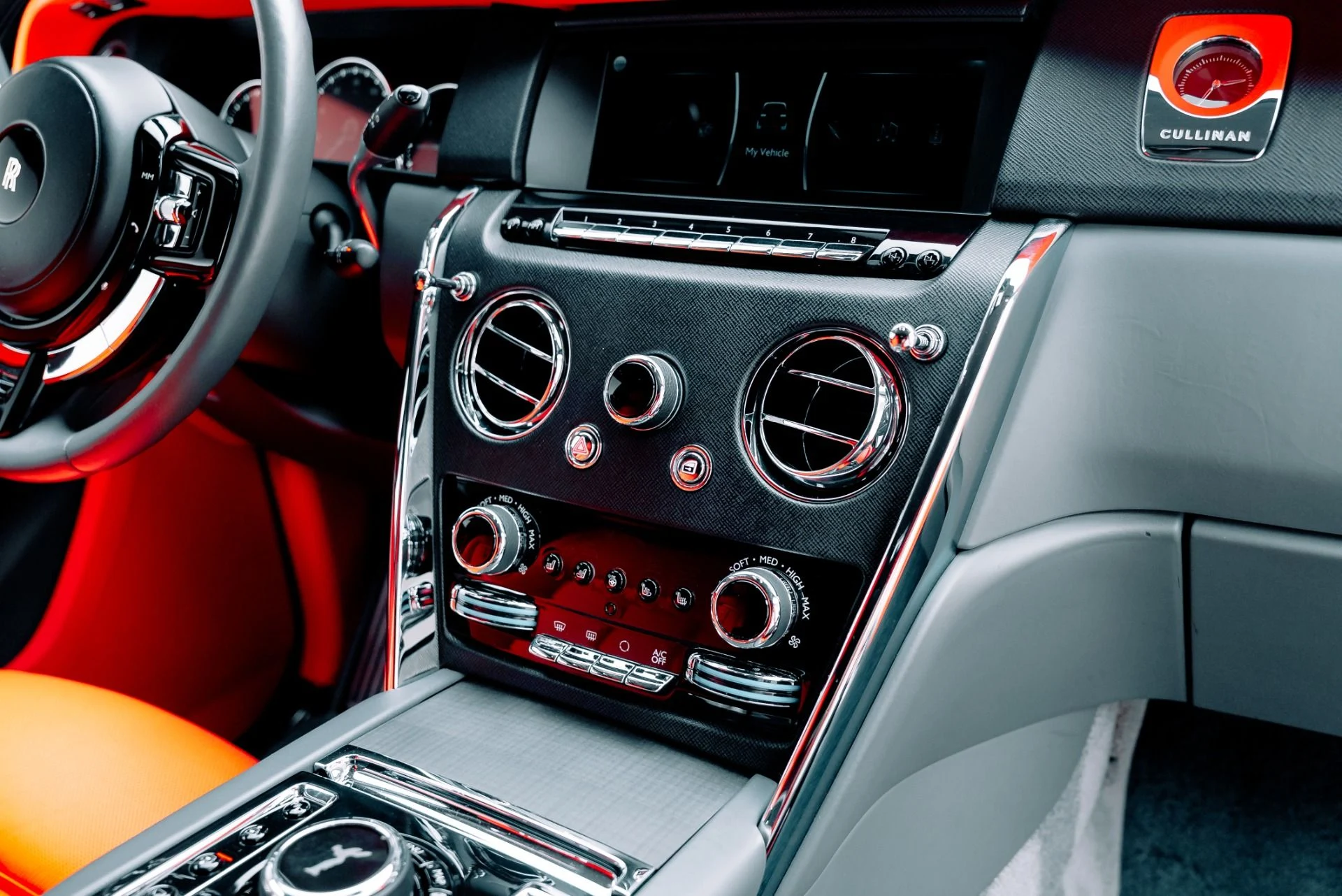 mph033_1123042674_Used_2020_Rolls_Royce_Cullinan_1764611751_e644298dd5