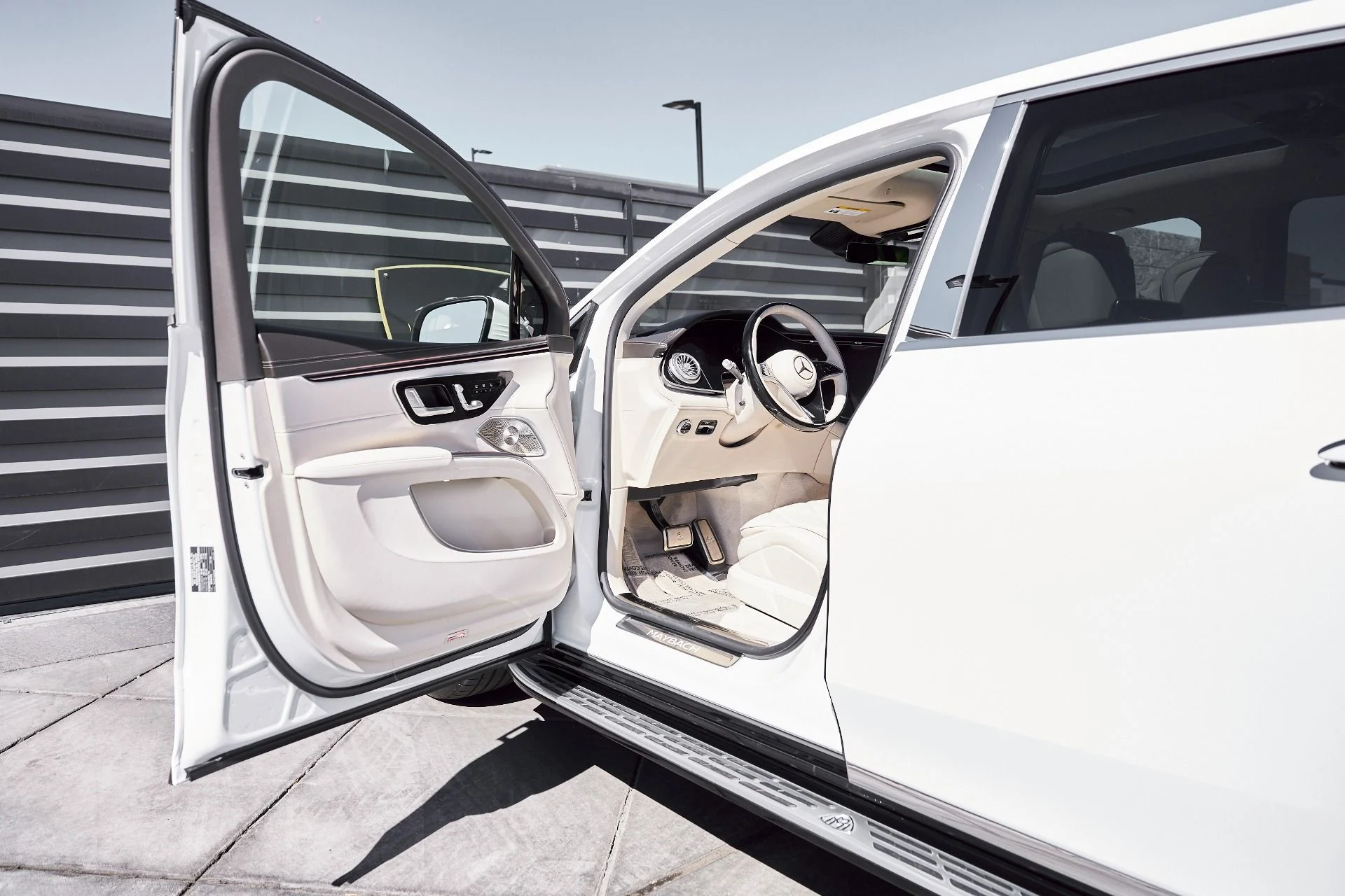 mph033_1127555663_Used_2025_Mercedes_Benz_EQS_Maybach_EQS_680_1773365795_dda233ea33