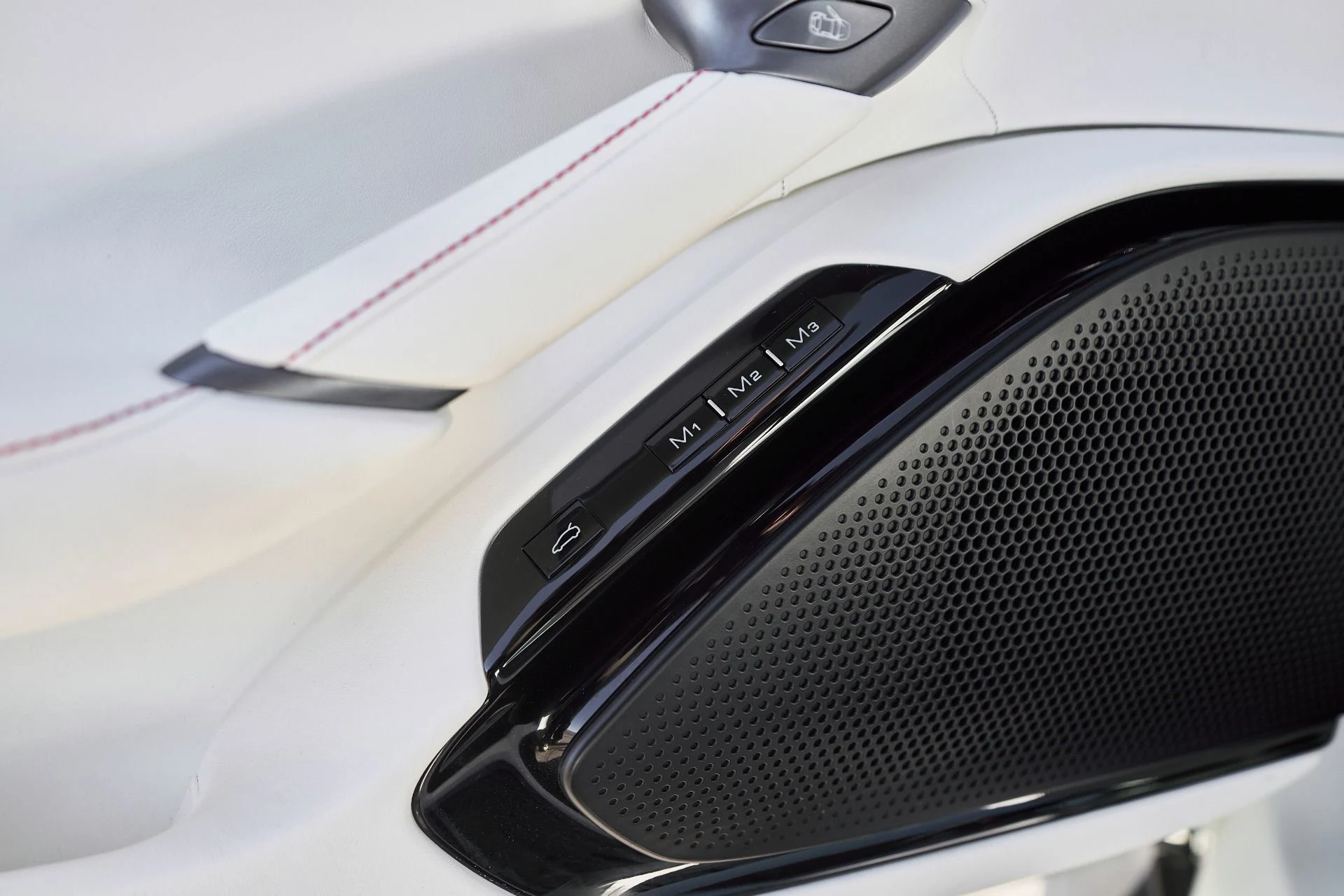 mph033_1141346387_Used_2022_Ferrari_Roma_Base_1764637229_e2af066759