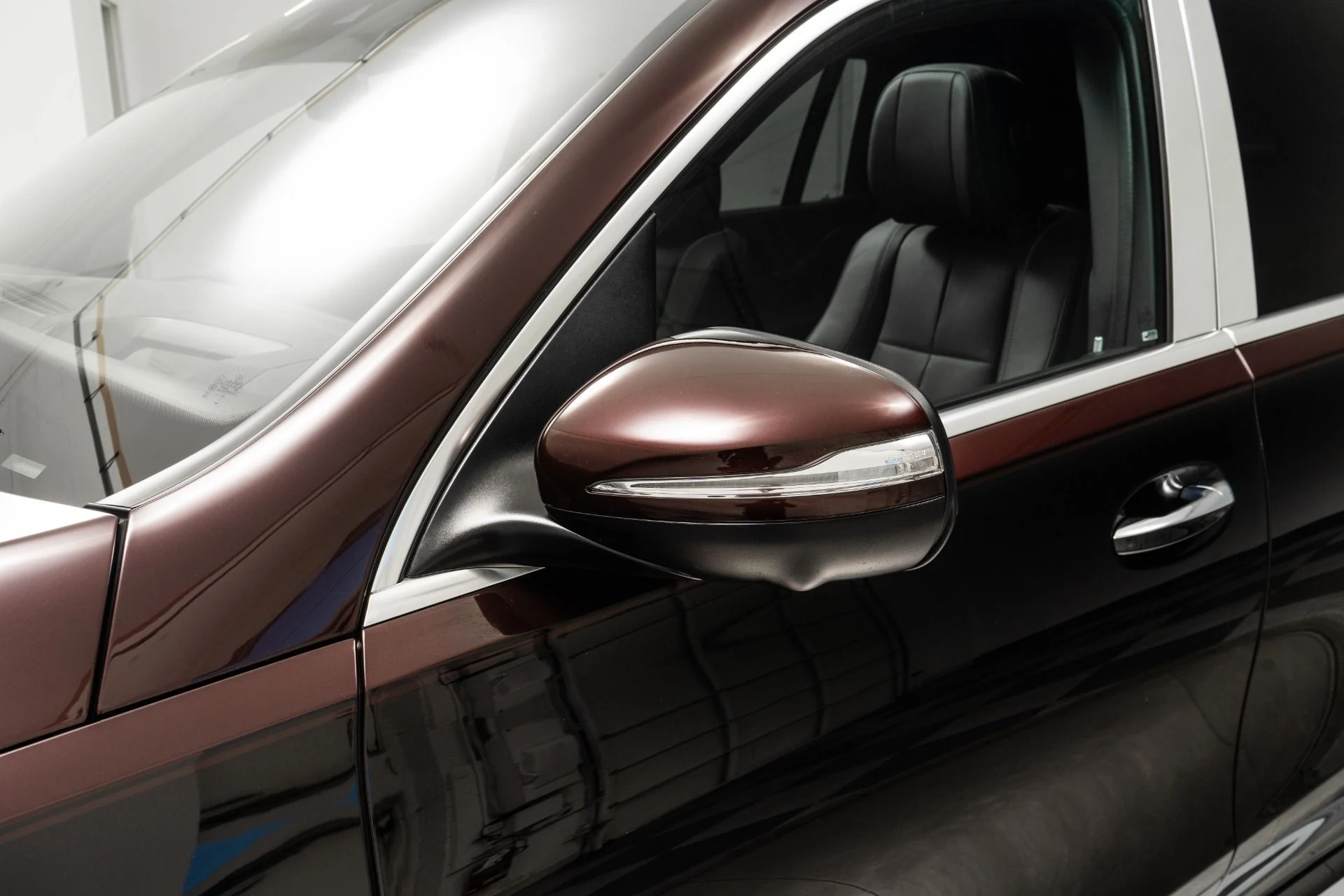 mph033_1146888692_Used_2023_Mercedes_Benz_Maybach_GLS_600_4_MATIC_Factory_Two_Tone_paint_Diamond_Turned_Wheels_Loaded_1757365639_671b76d542