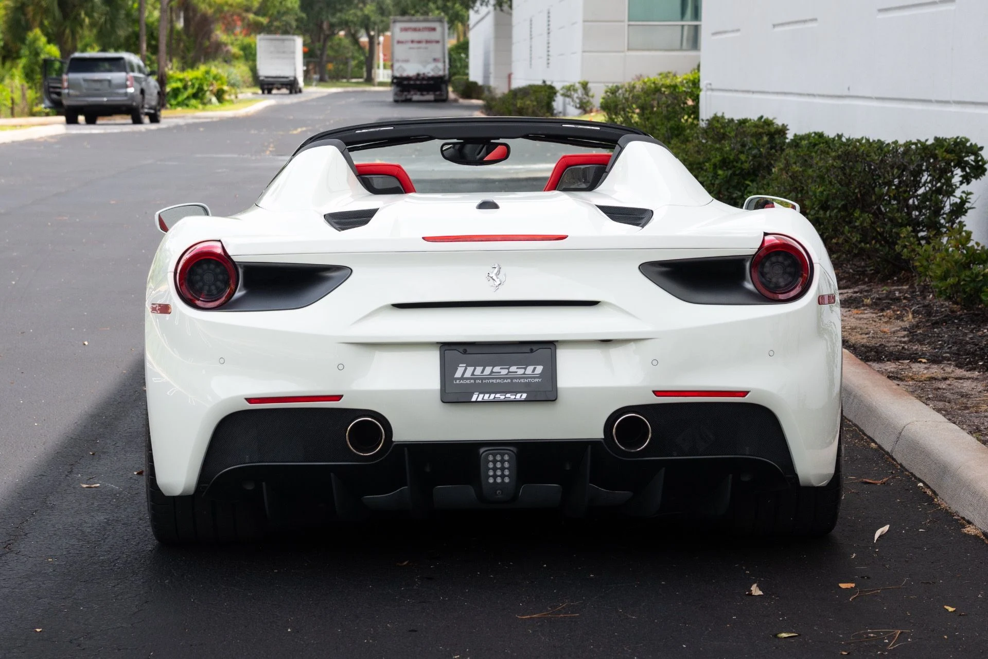 mph033_1153491354_Used_2018_Ferrari_488_Spider_1779900992_7d72ee53e3