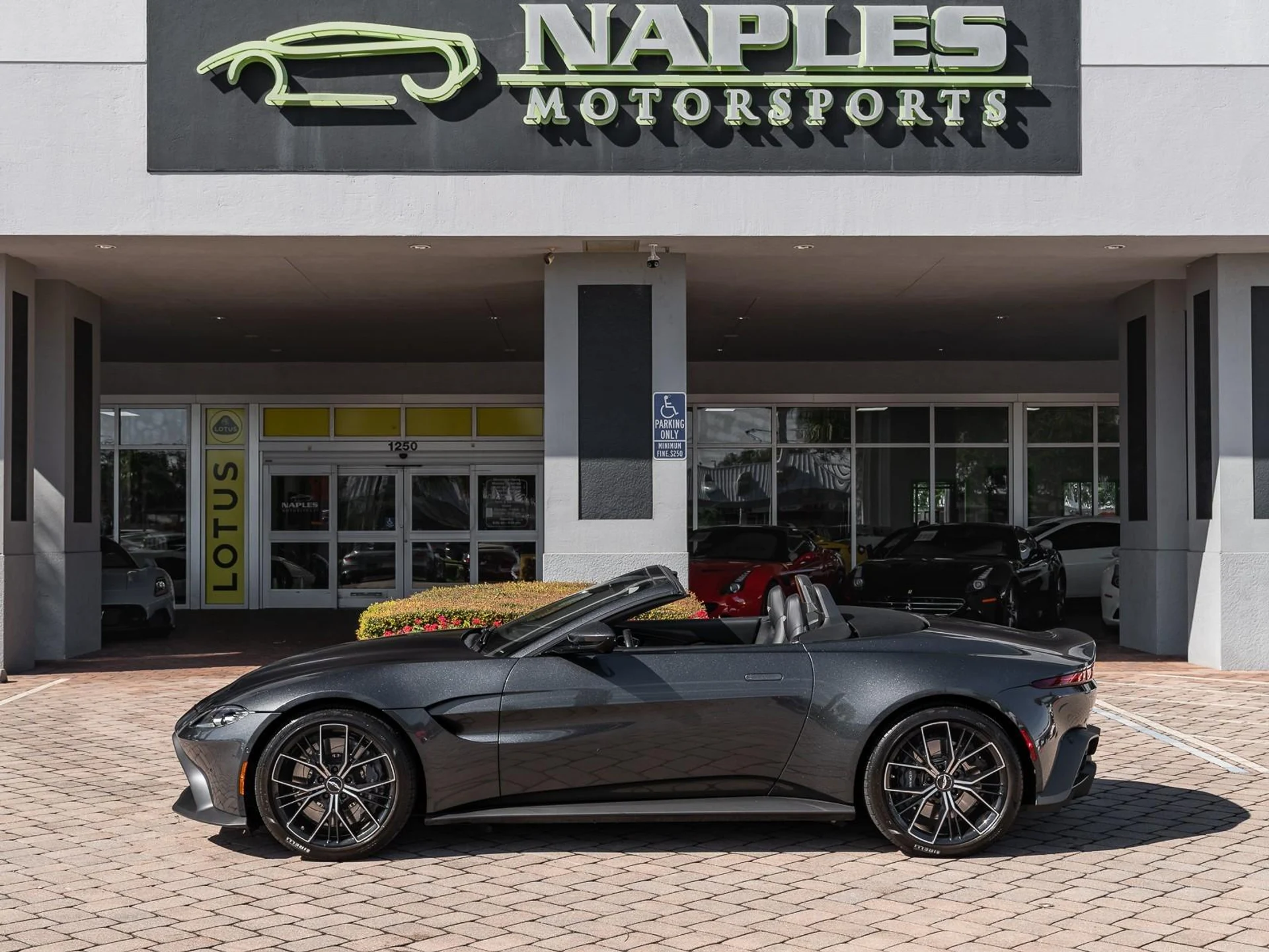 mph033_1156505323_Used_2021_Aston_Martin_Vantage_1763409973_219233e74d