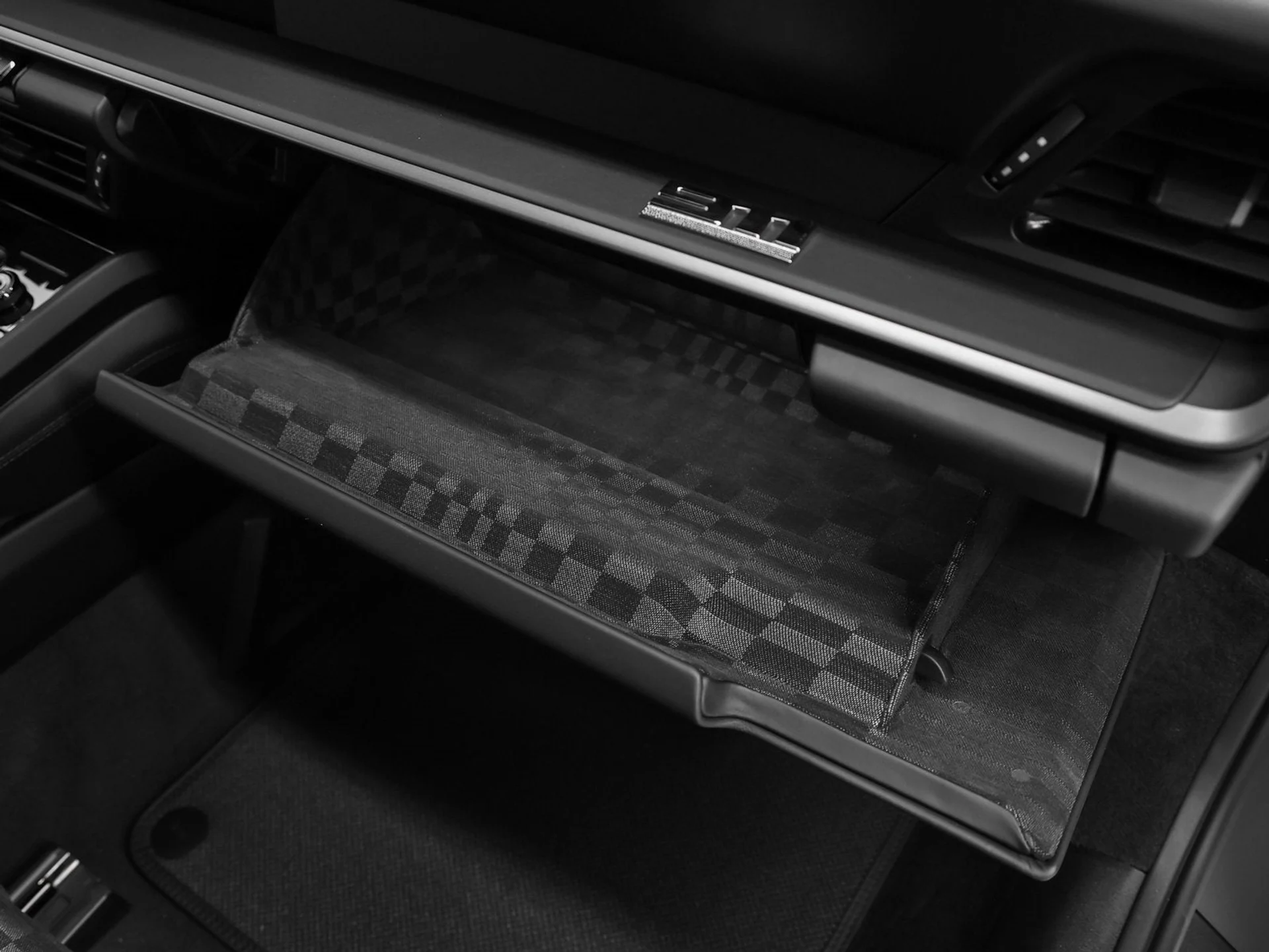 mph033_1164096802_34_4f77debc0c