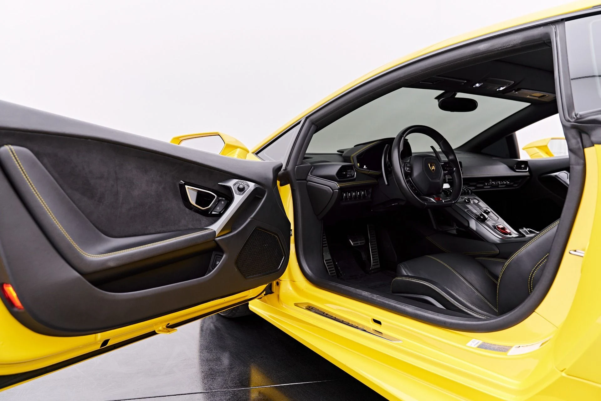 mph033_1167974326_Used_2017_Lamborghini_Huracan_1786046272_8763ff8a36