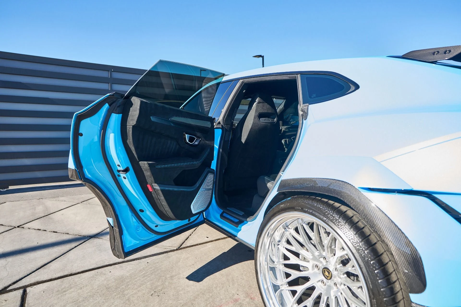 mph033_1187362670_Used_2024_Lamborghini_Urus_Performante_1764957624_e1dd512687