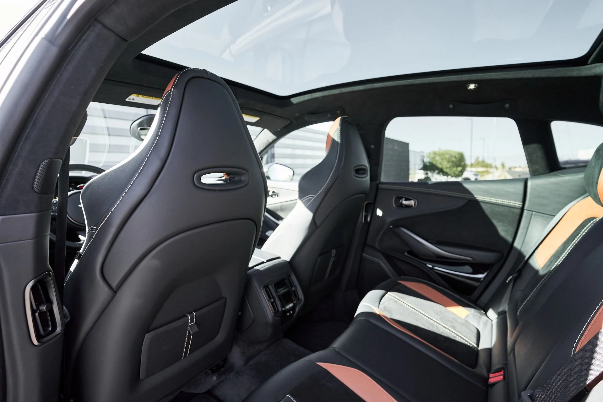 mph033_1189388617_Used_2023_Aston_Martin_DBX_707_1759982305_ac12a20512