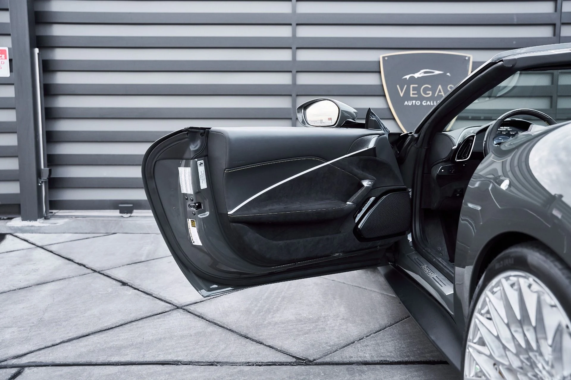 mph033_1189528436_Used_2024_Ferrari_Roma_Base_1769222127_08fa49975a