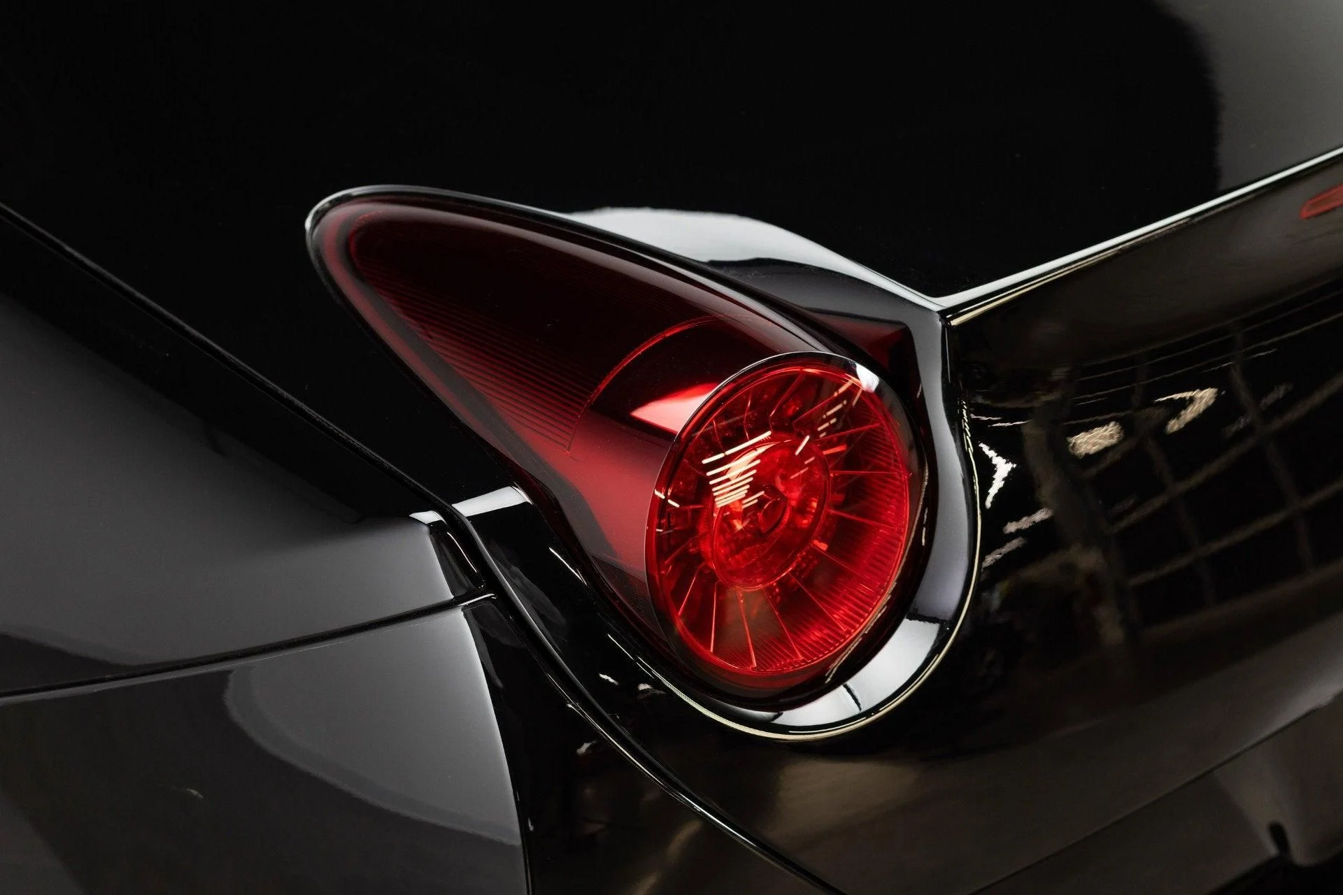 mph033_119367680_Used_2010_Ferrari_California_1777367991_a01b537e2d