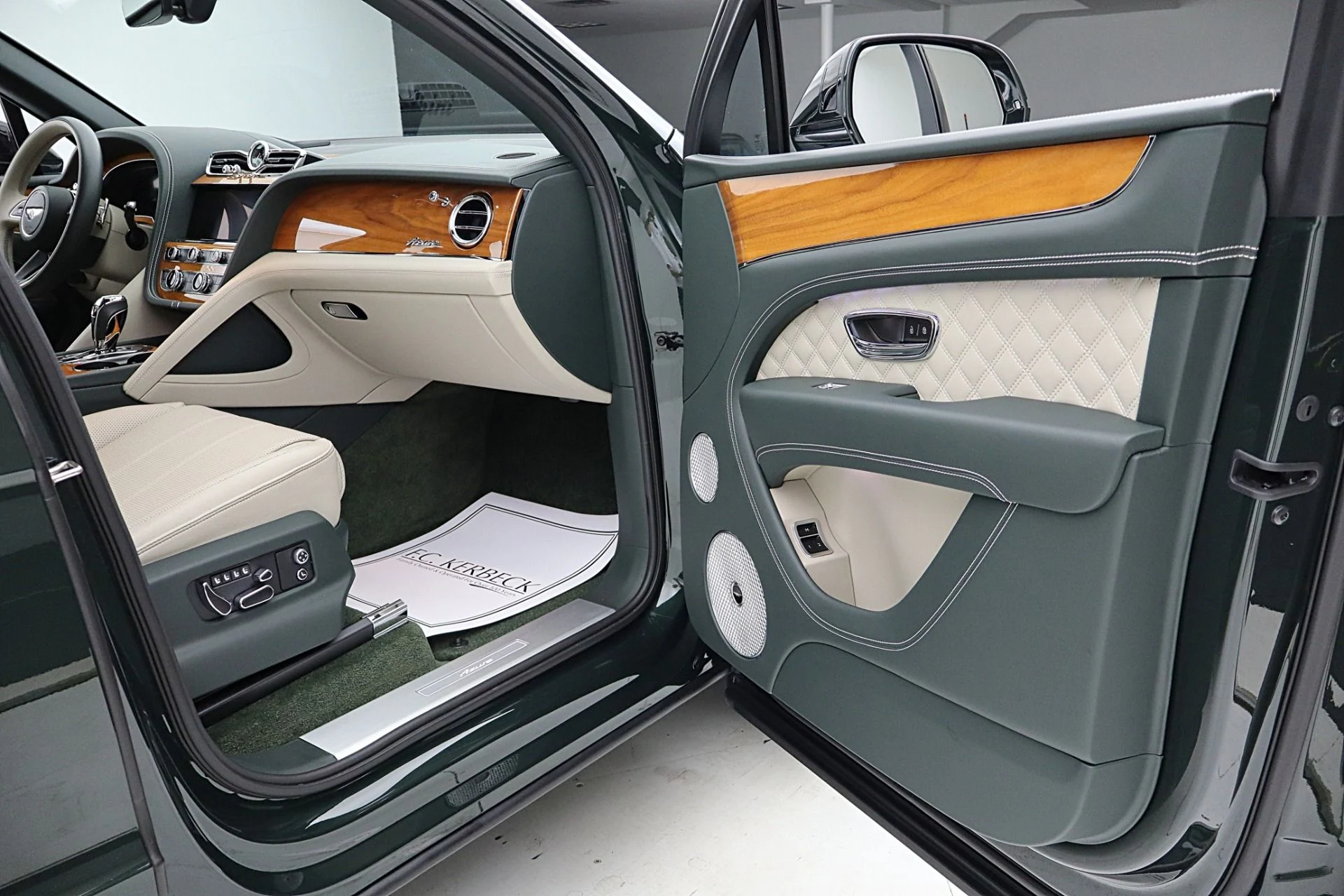 mph033_1201632833_Used_2023_Bentley_Bentayga_Azure_V8_30475d6679