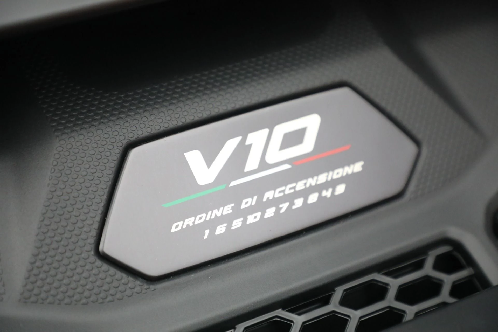 mph033_1207107160_Used_2024_Lamborghini_Huracan_Sterrato_1772051160_5153049058