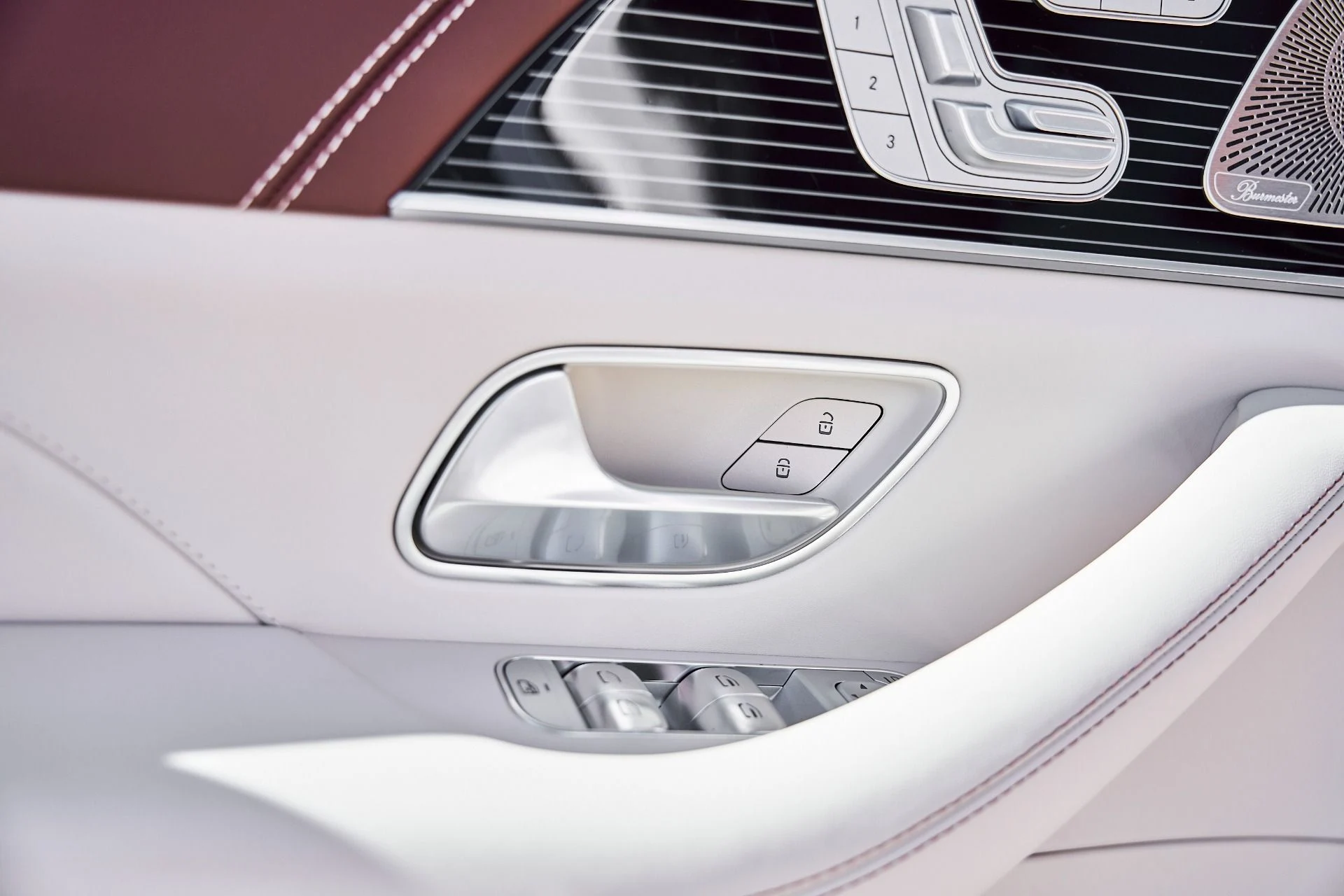 mph033_121457416_Used_2026_Mercedes_Benz_GLS_Maybach_GLS_600_1777074094_6ba344221c