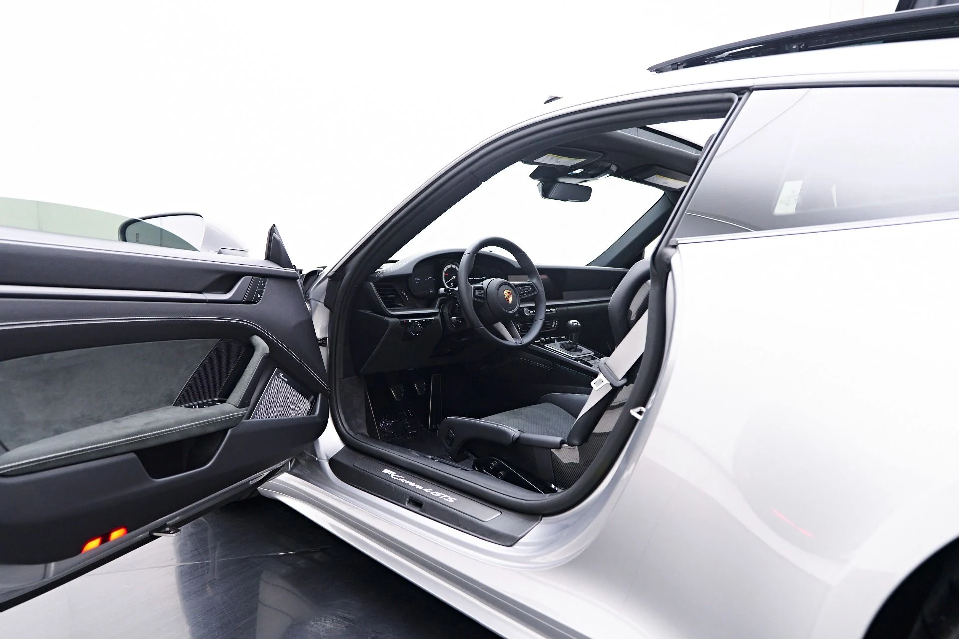 mph033_1226759523_Used_2024_Porsche_911_Carrera_4_GTS_1753409003_0564b74c4b