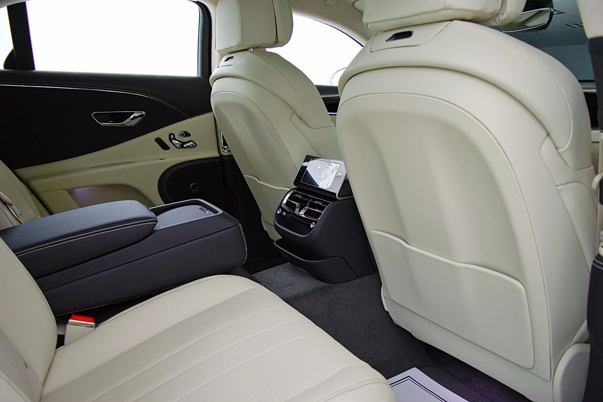 mph033_122821453_Used_2023_Bentley_Flying_Spur_Hybrid_V6_LEASE_OPTIONS_AVAILABLE_27691f4314
