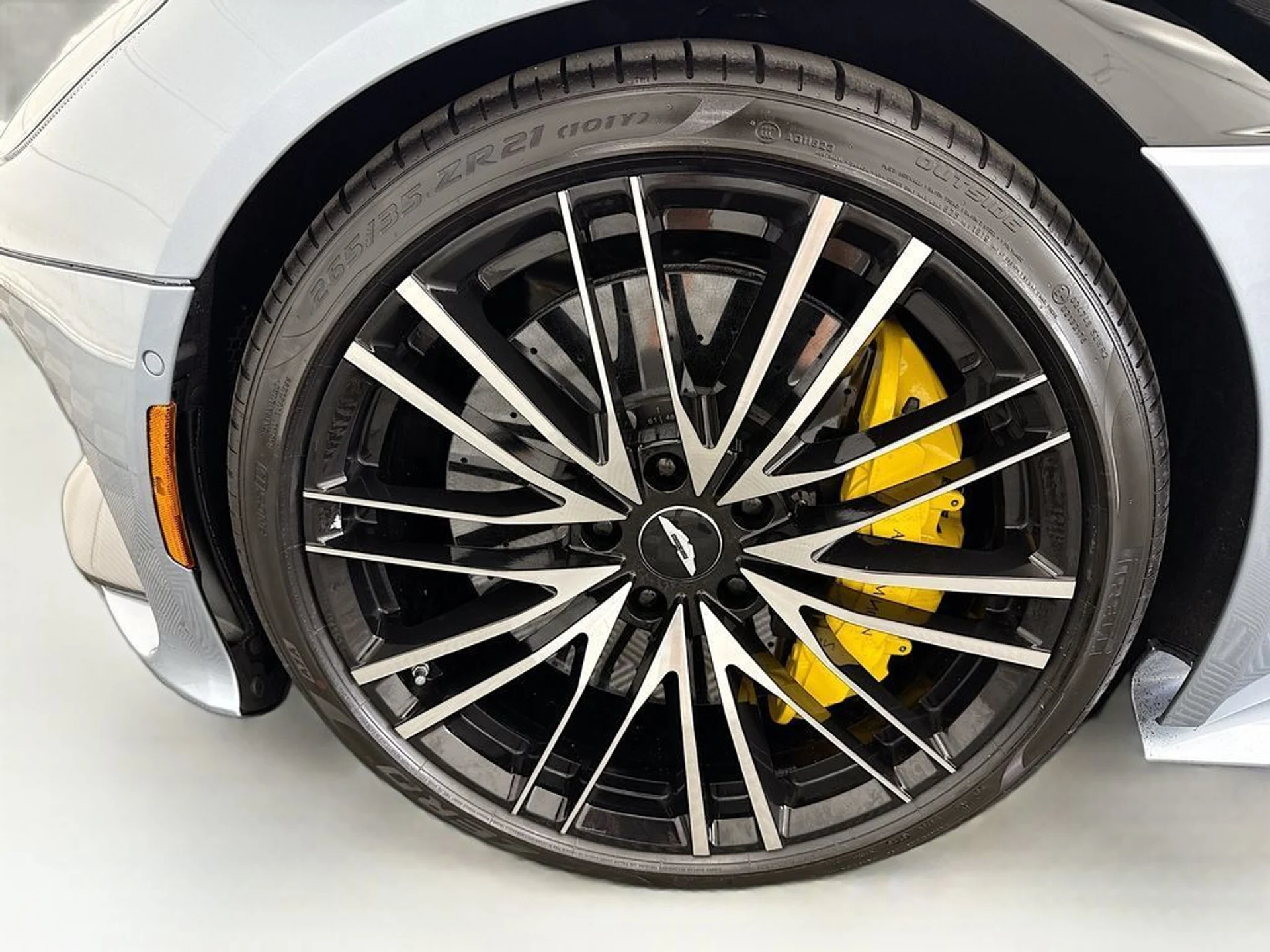 mph033_1236369445_used_2021_aston_martin_dbs_superleggeravolante_8119_22994396_34_1024_2c500f81bf