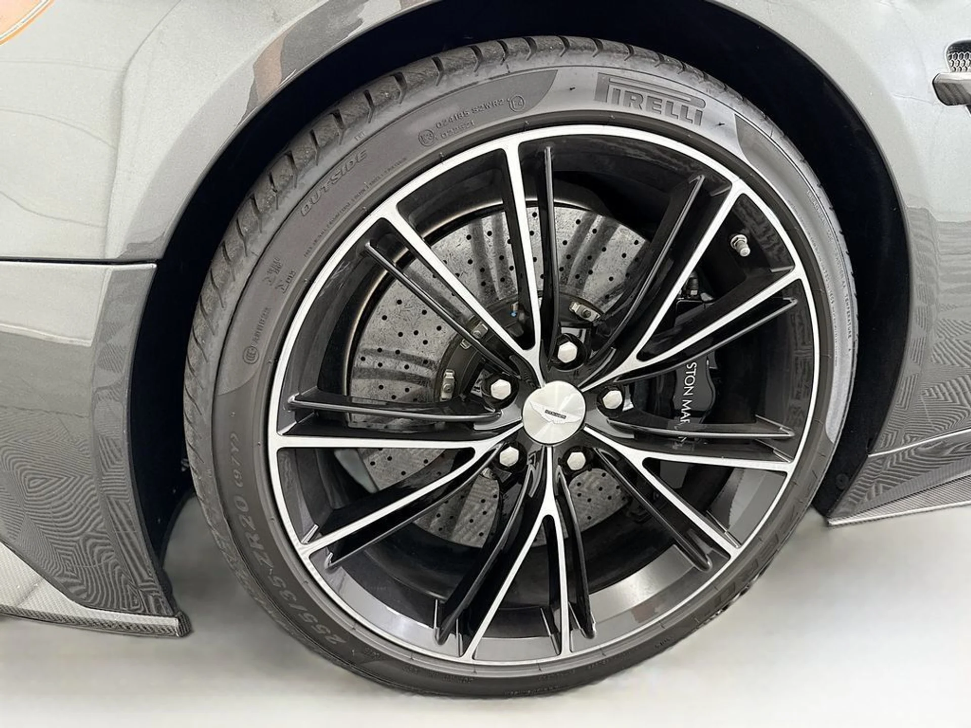 mph033_1245440911_used_2014_aston_martin_vanquish_2drvolante_8119_22995957_34_1024_b7642040d3