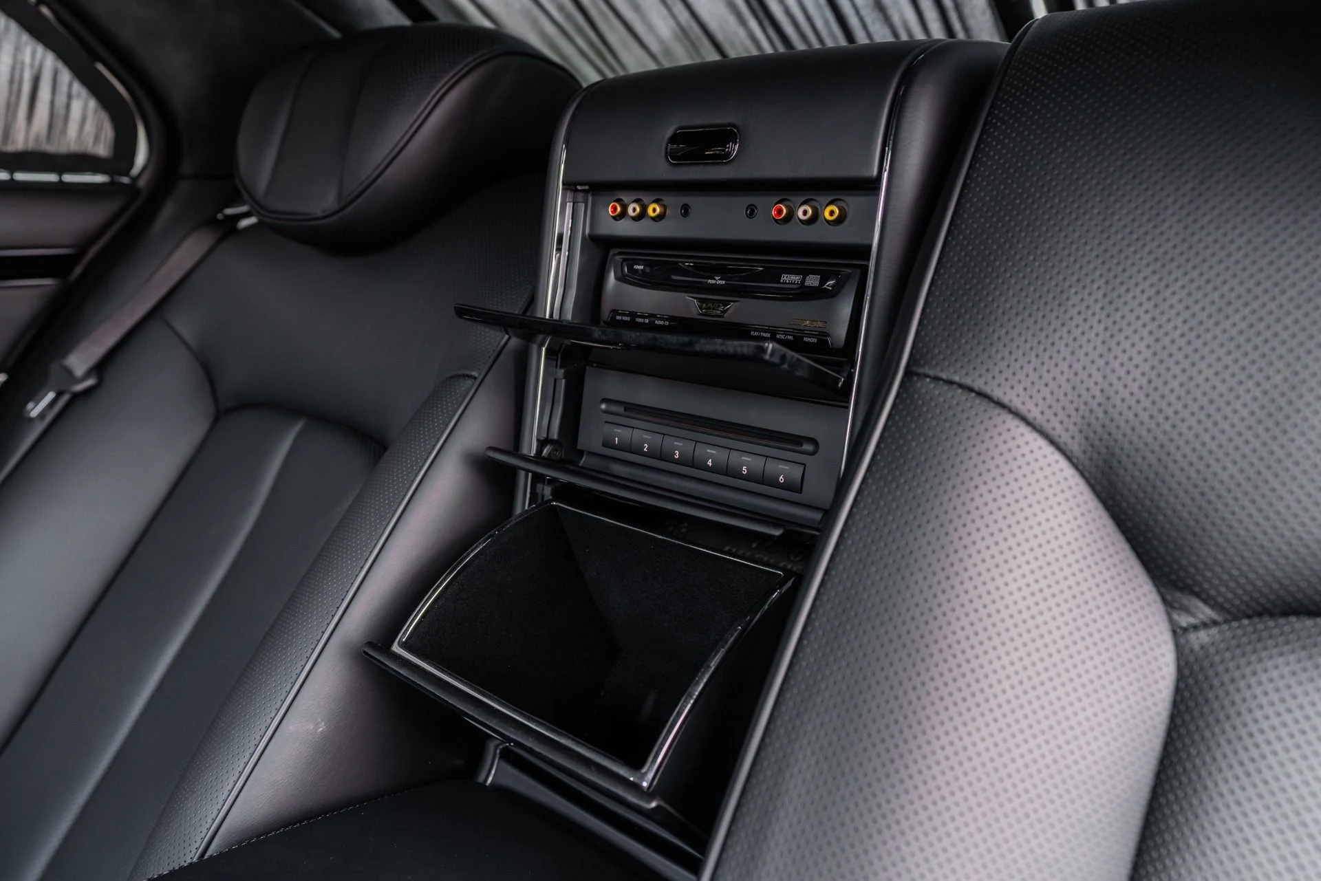 mph033_1271757212_11544_p34_l_b05b495a48